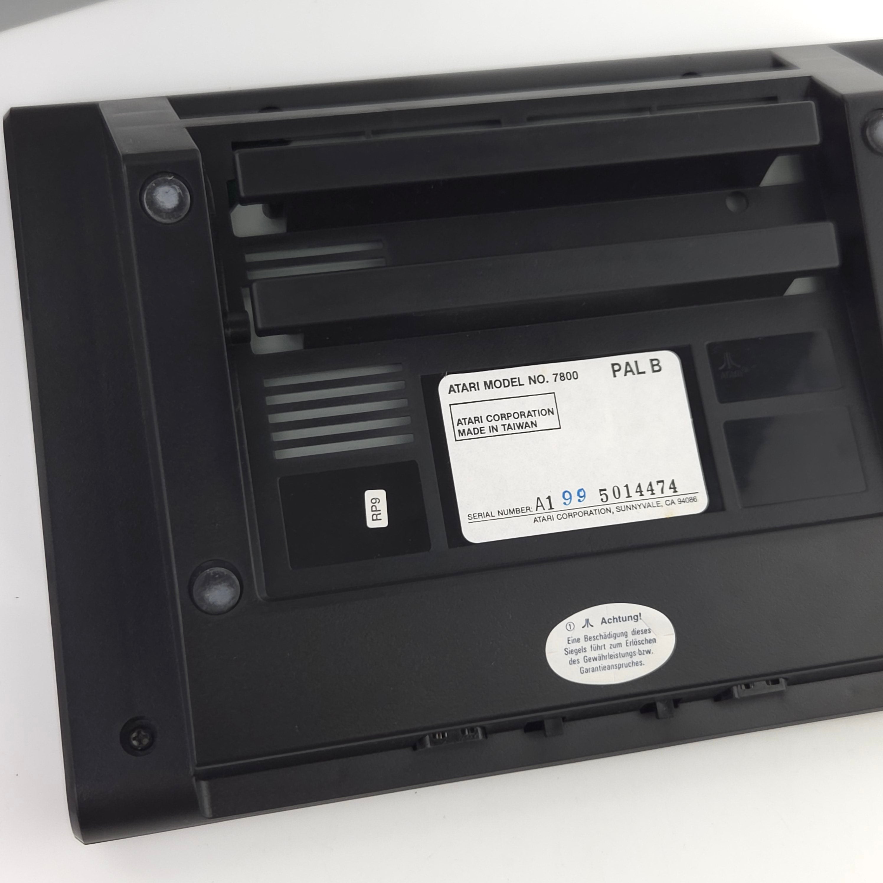Atari 7800 Konsole in OVP mit 2 Controller PAL EUR