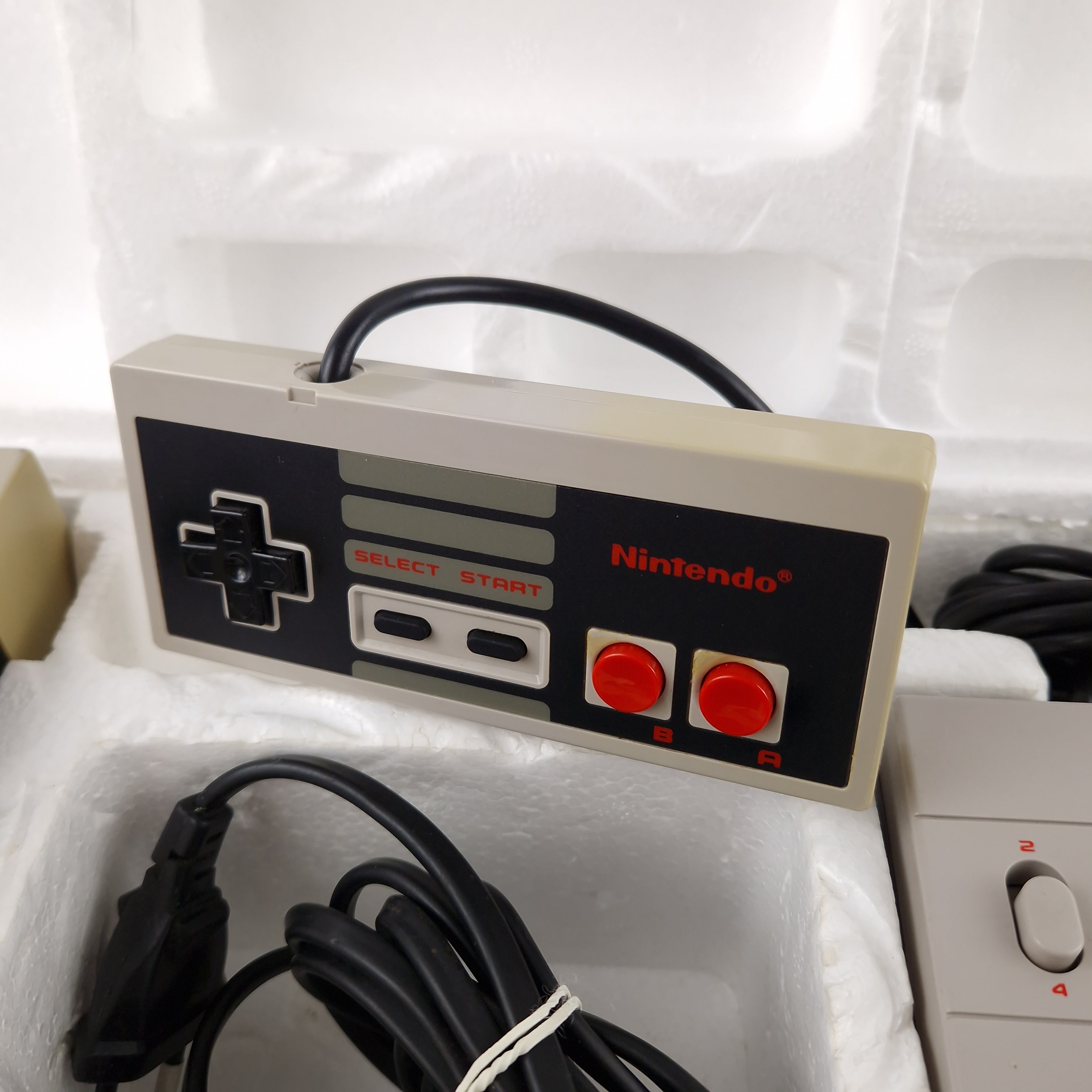Nintendo NES Konsole Super Set 4 Player Bundle OVP PAL