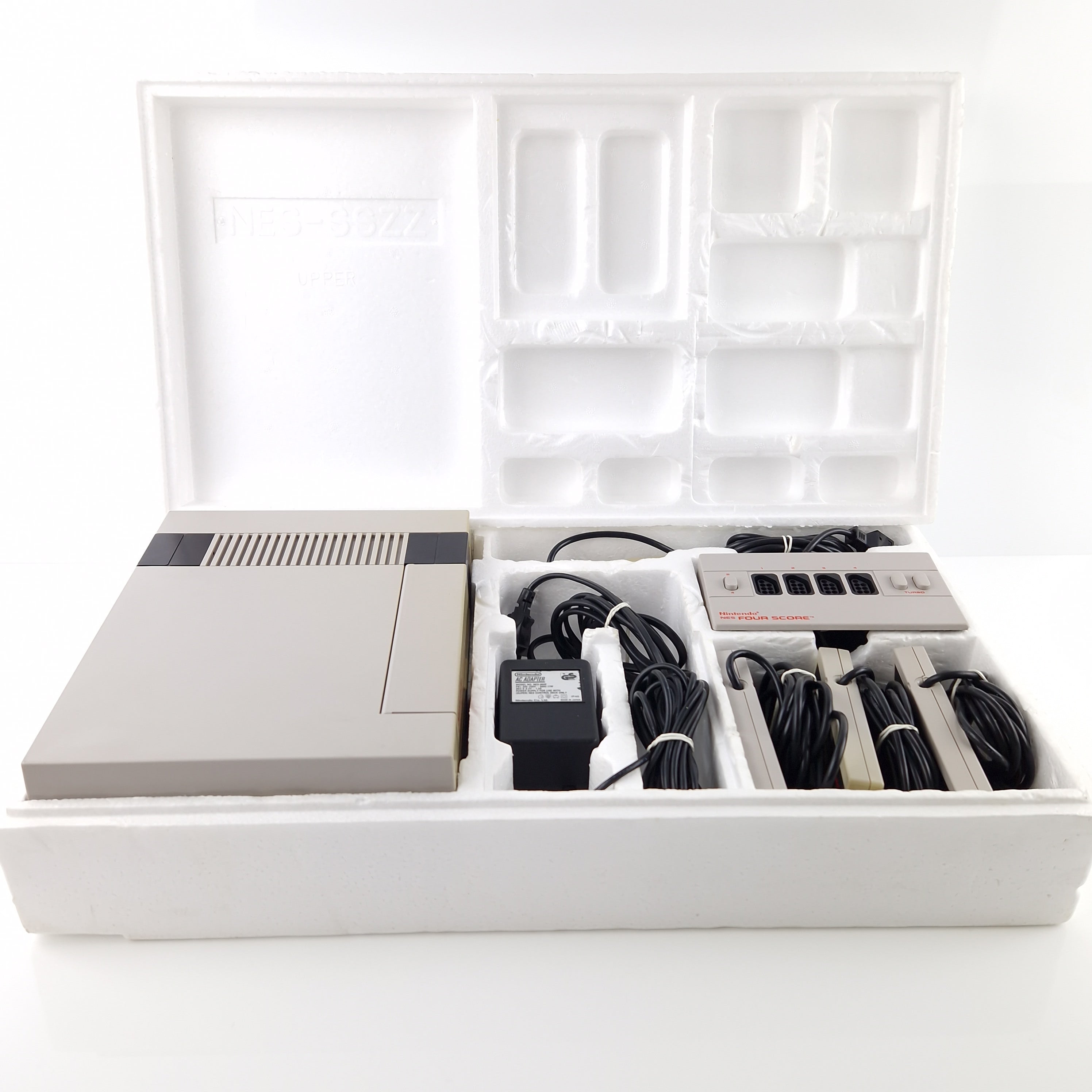 Nintendo NES Konsole Super Set 4 Player Bundle OVP PAL