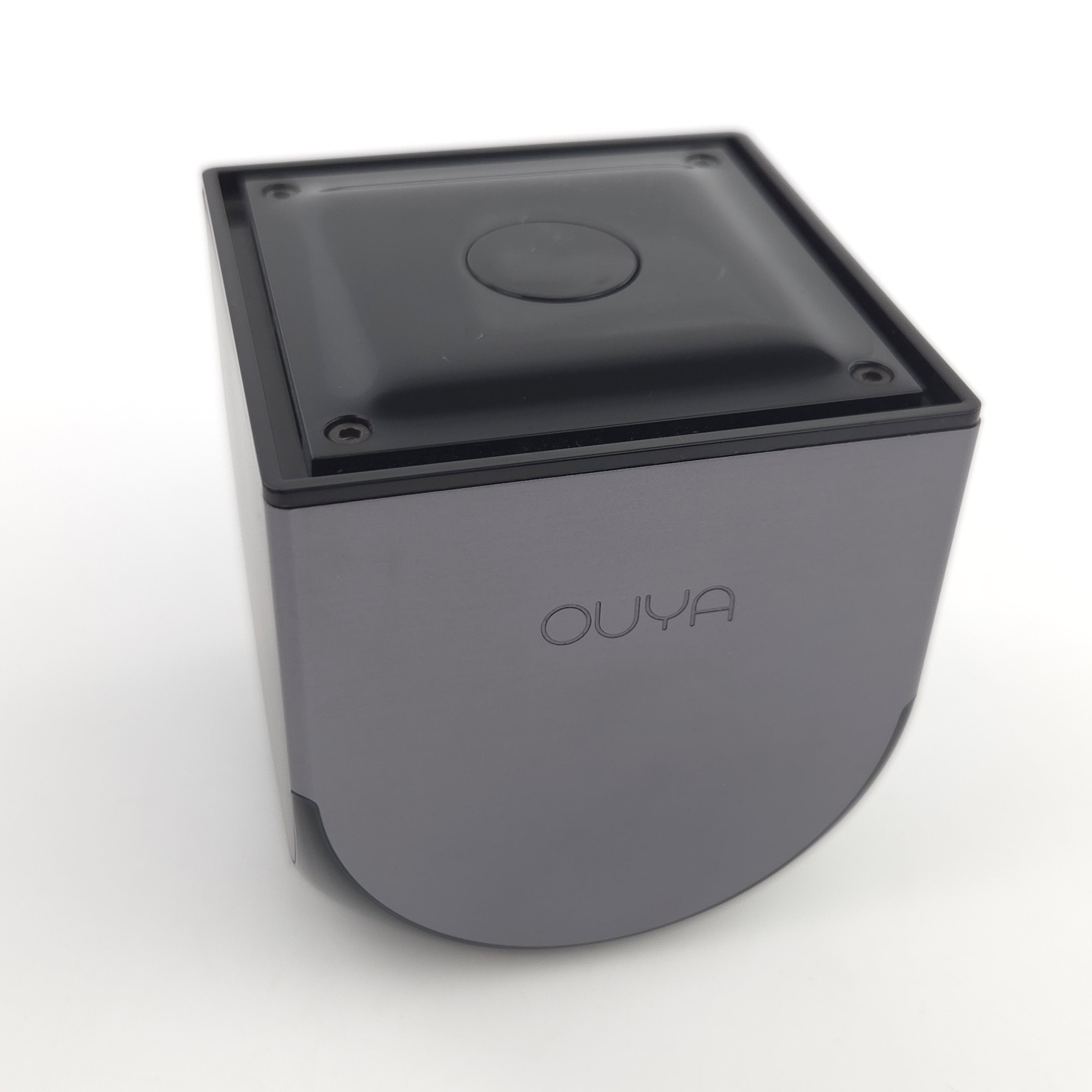 Ouya Konsole mit Controller und Netzteil