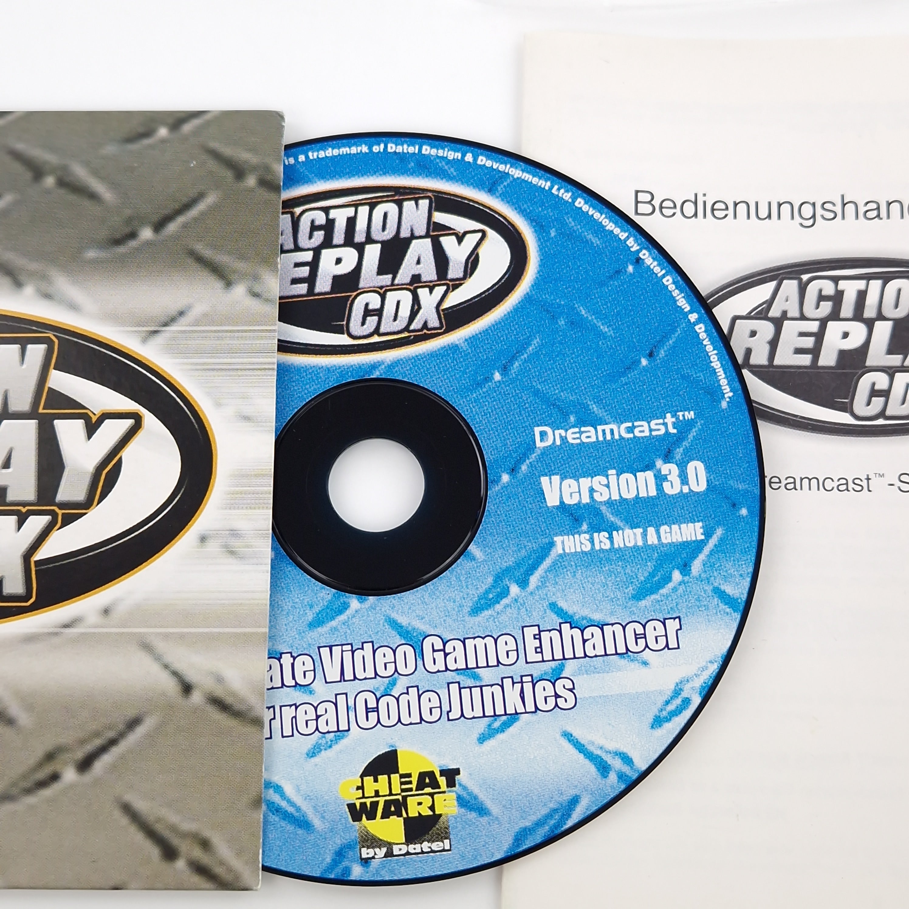 Sega Dreamcast Zubehör – Action Replay CDX Ultimate Cheatbox