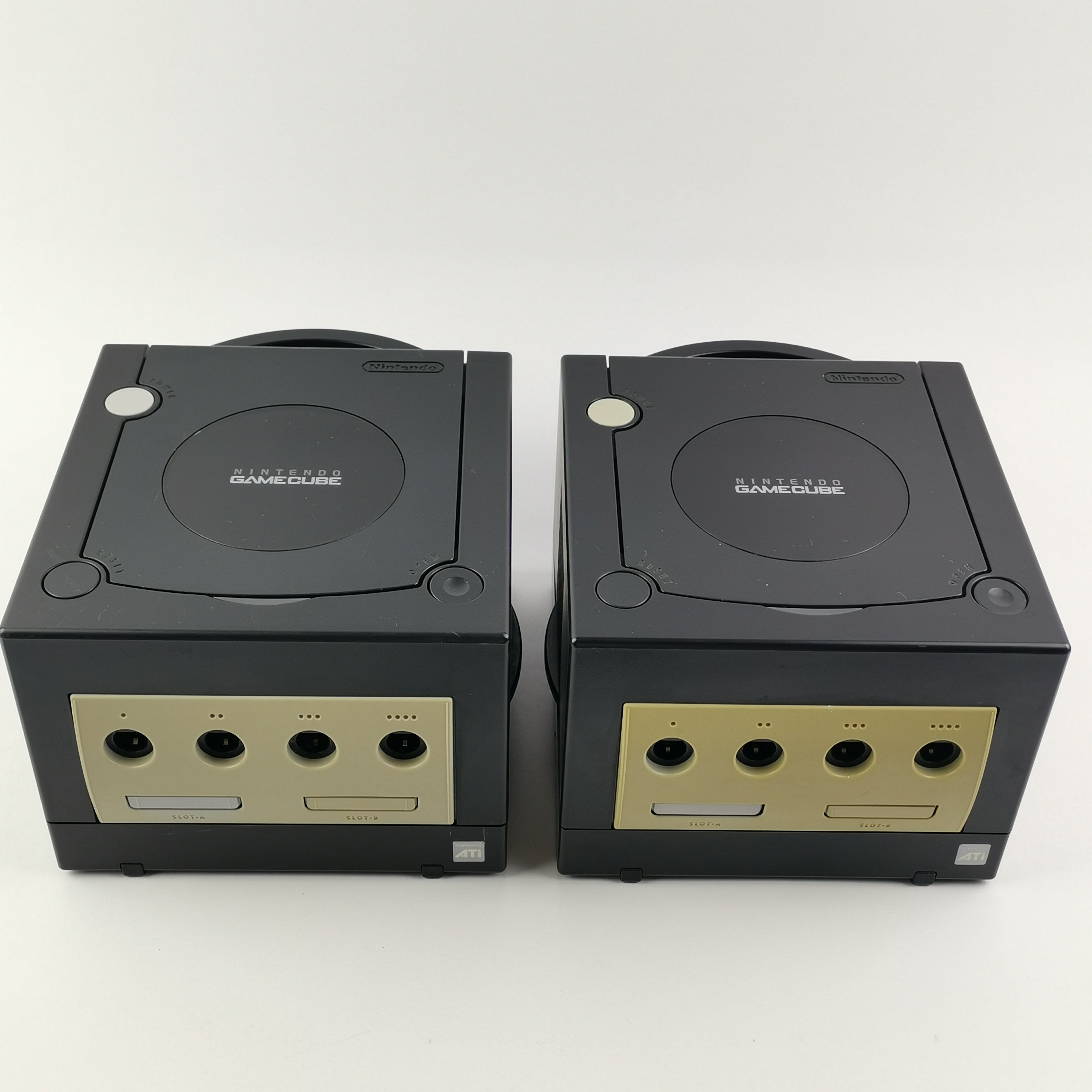 Nintendo Gamecube Konvolut - 2 Konsolen, 3 Controller Kabel u. 7 Spiele - PAL