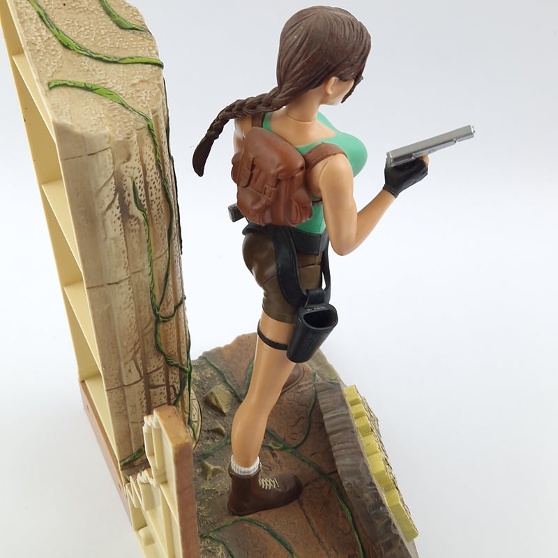 Tomb Raider in Jungle Outfit Figur / Actionfigur Playmates - Lara Croft Diorama