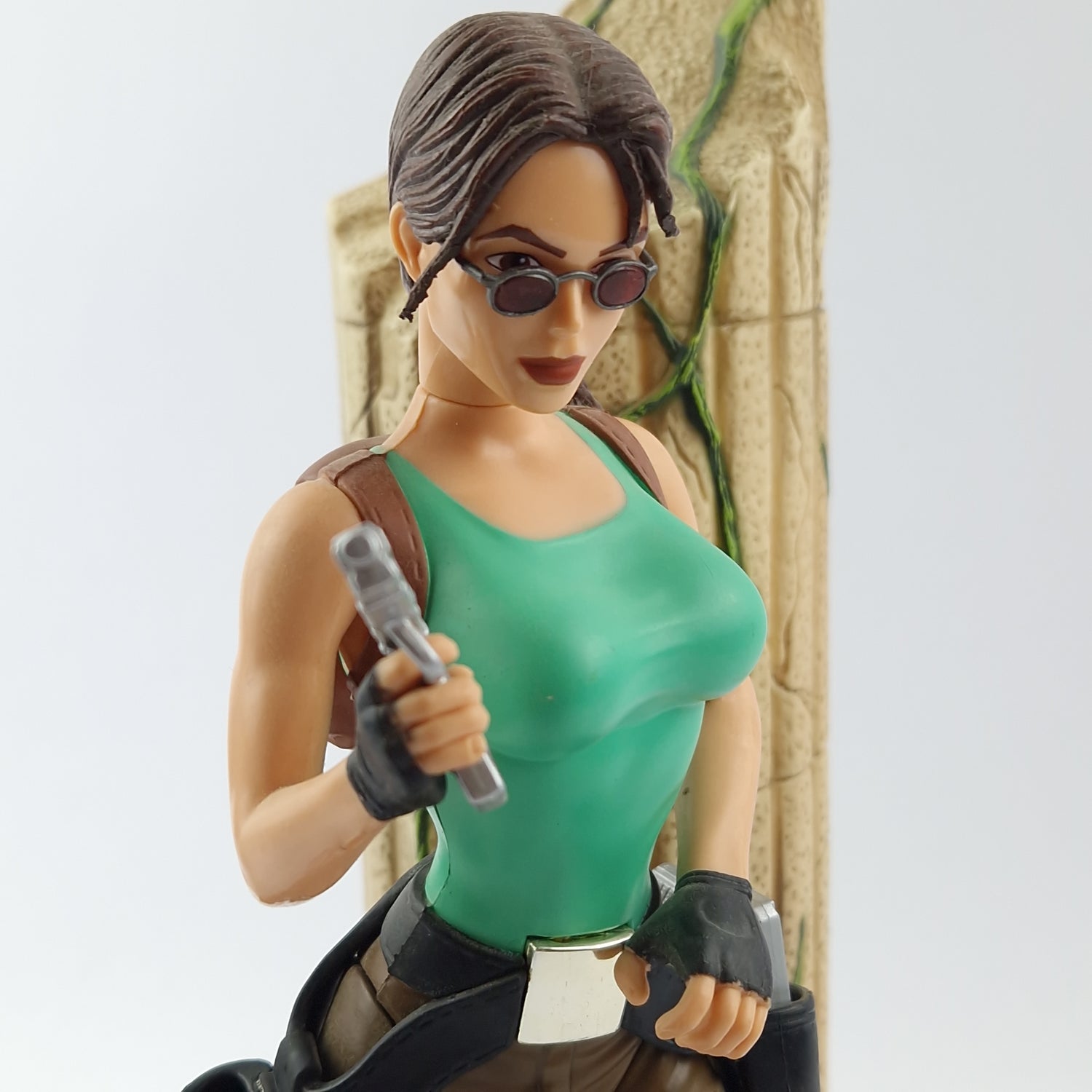 Tomb Raider in Jungle Outfit Figur / Actionfigur Playmates - Lara Croft Diorama