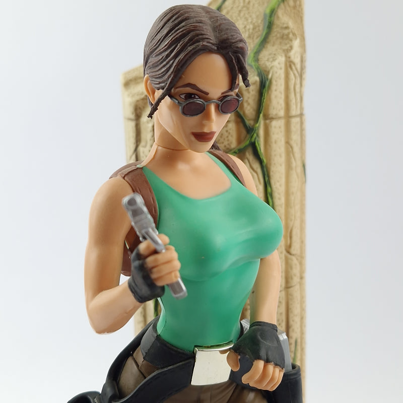 Tomb Raider in Jungle Outfit Figur / Actionfigur Playmates - Lara Croft Diorama