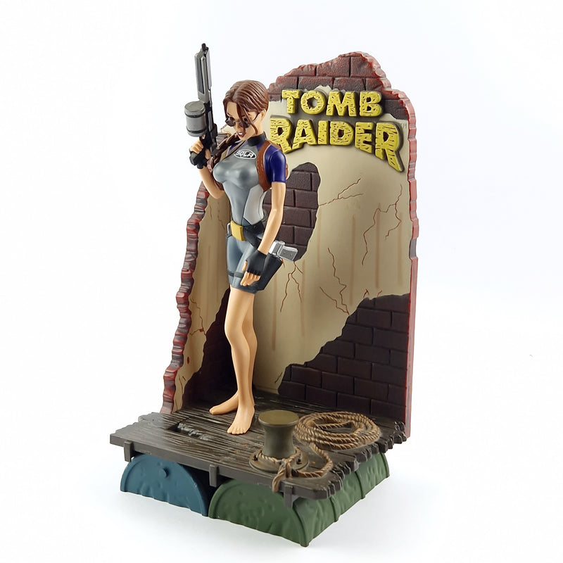 Tomb Raider in Wet Suit Outfit Figur Actionfigur Playmates - Lara Croft Diorama