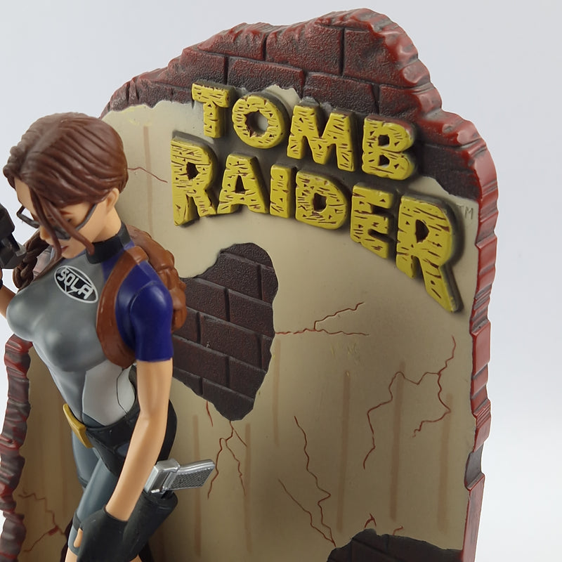 Tomb Raider in Wet Suit Outfit Figur Actionfigur Playmates - Lara Croft Diorama