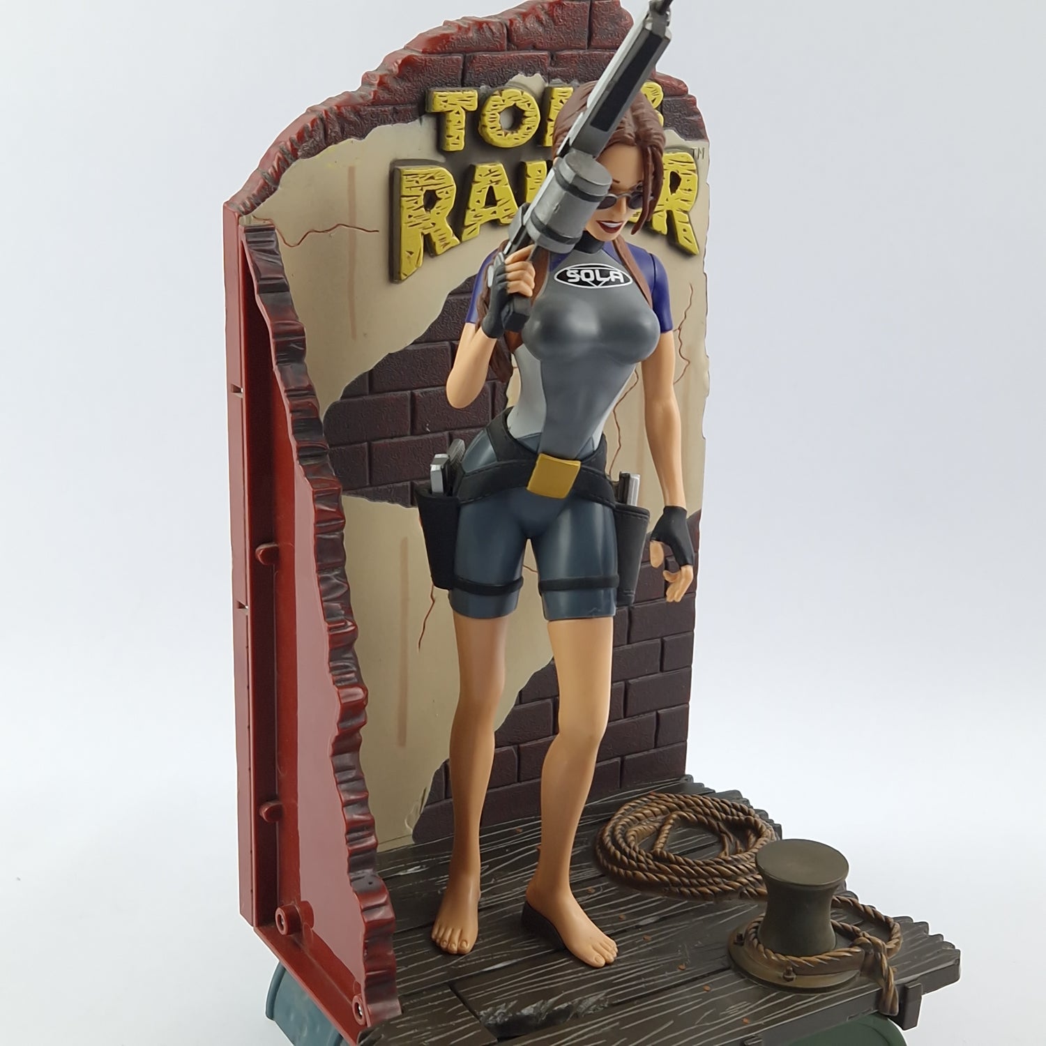 Tomb Raider in Wet Suit Outfit Figur Actionfigur Playmates - Lara Croft Diorama