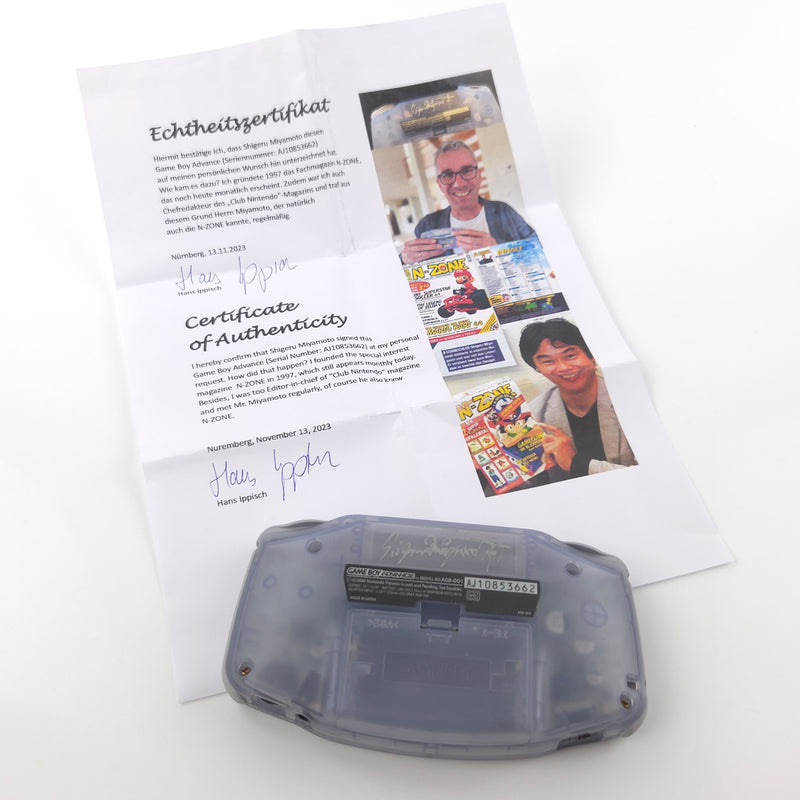 Nintendo Game Boy Advance Konsole mit Unterschrift von Shigeru Miyamoto
