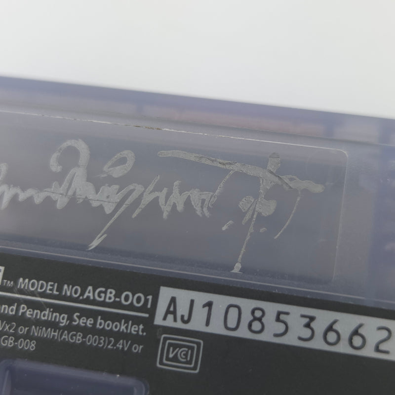 Nintendo Game Boy Advance Konsole mit Unterschrift von Shigeru Miyamoto