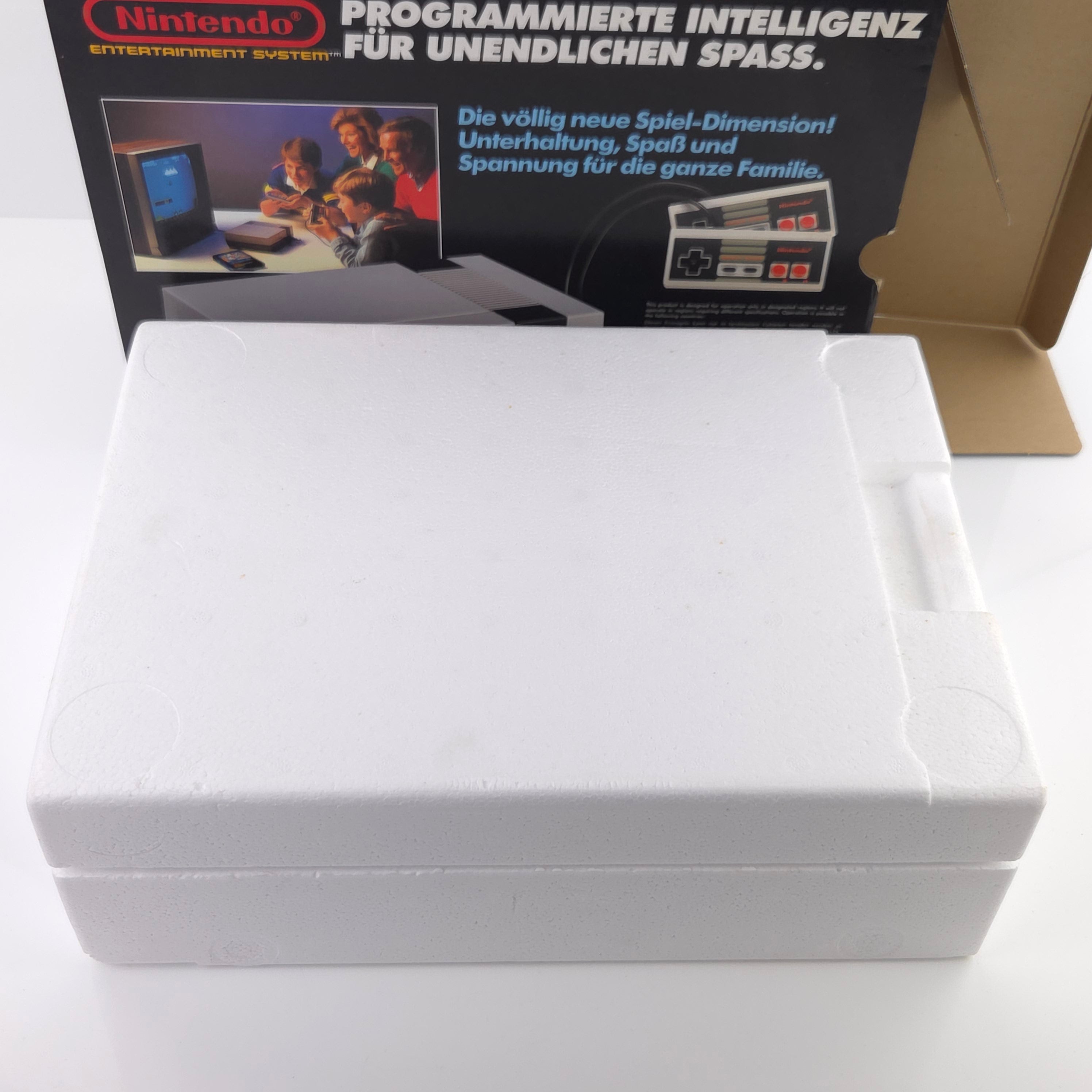 Nintendo Entertainment System Konsole 1986 in OVP NEU / neuwertig / NES FRG-1