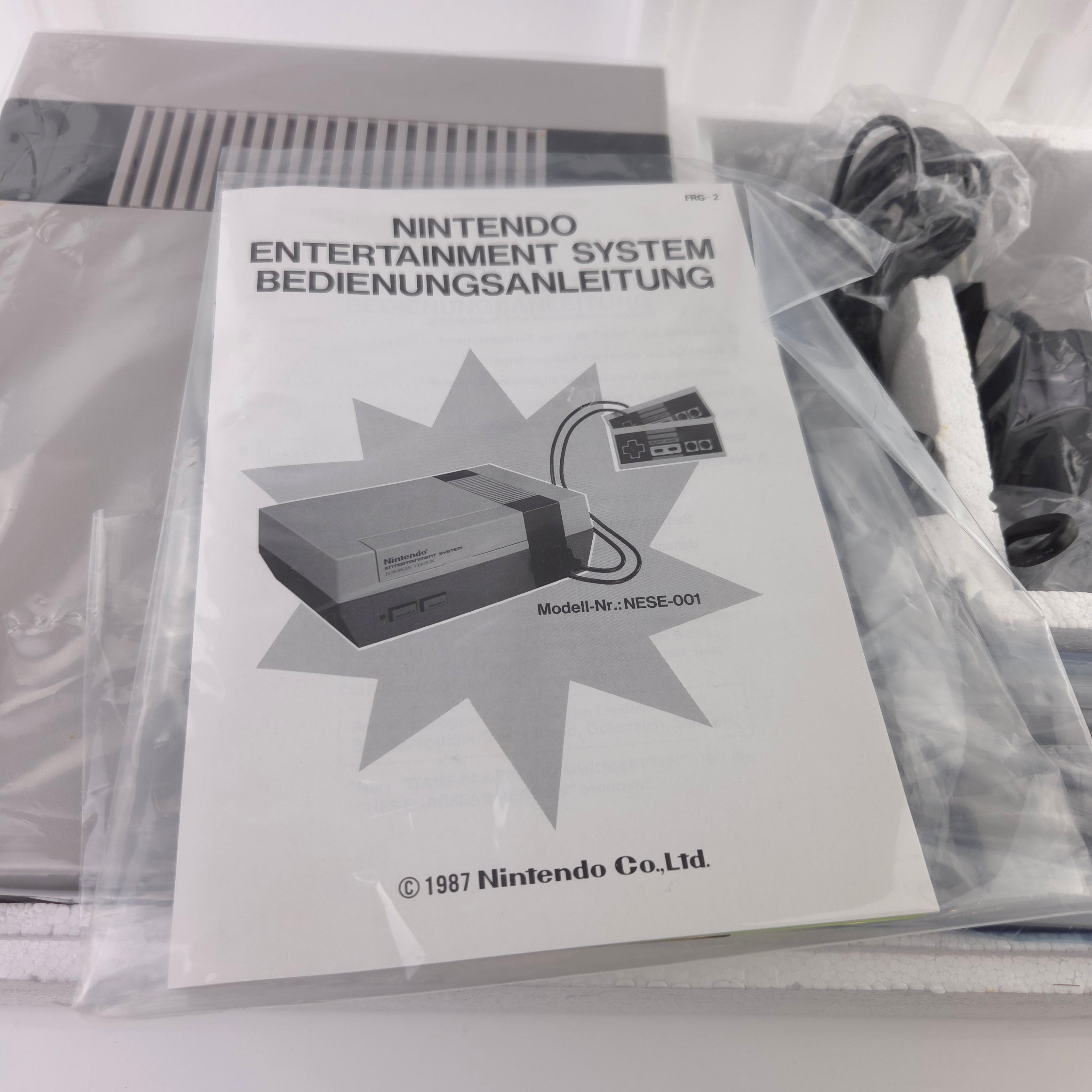 Nintendo Entertainment System Konsole 1986 in OVP NEU / neuwertig / NES FRG-1