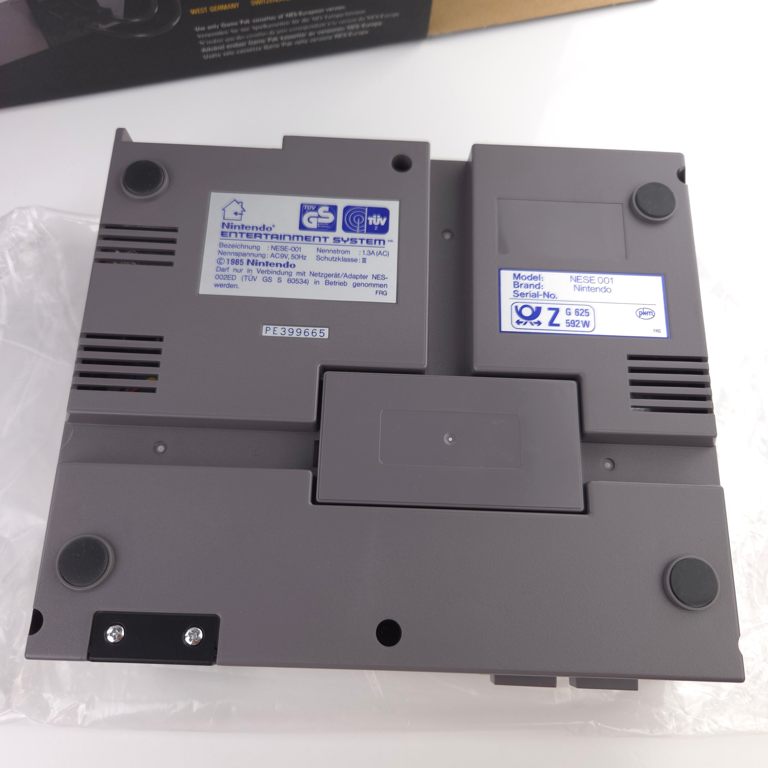 Nintendo Entertainment System Konsole 1986 in OVP NEU / neuwertig / NES FRG-1