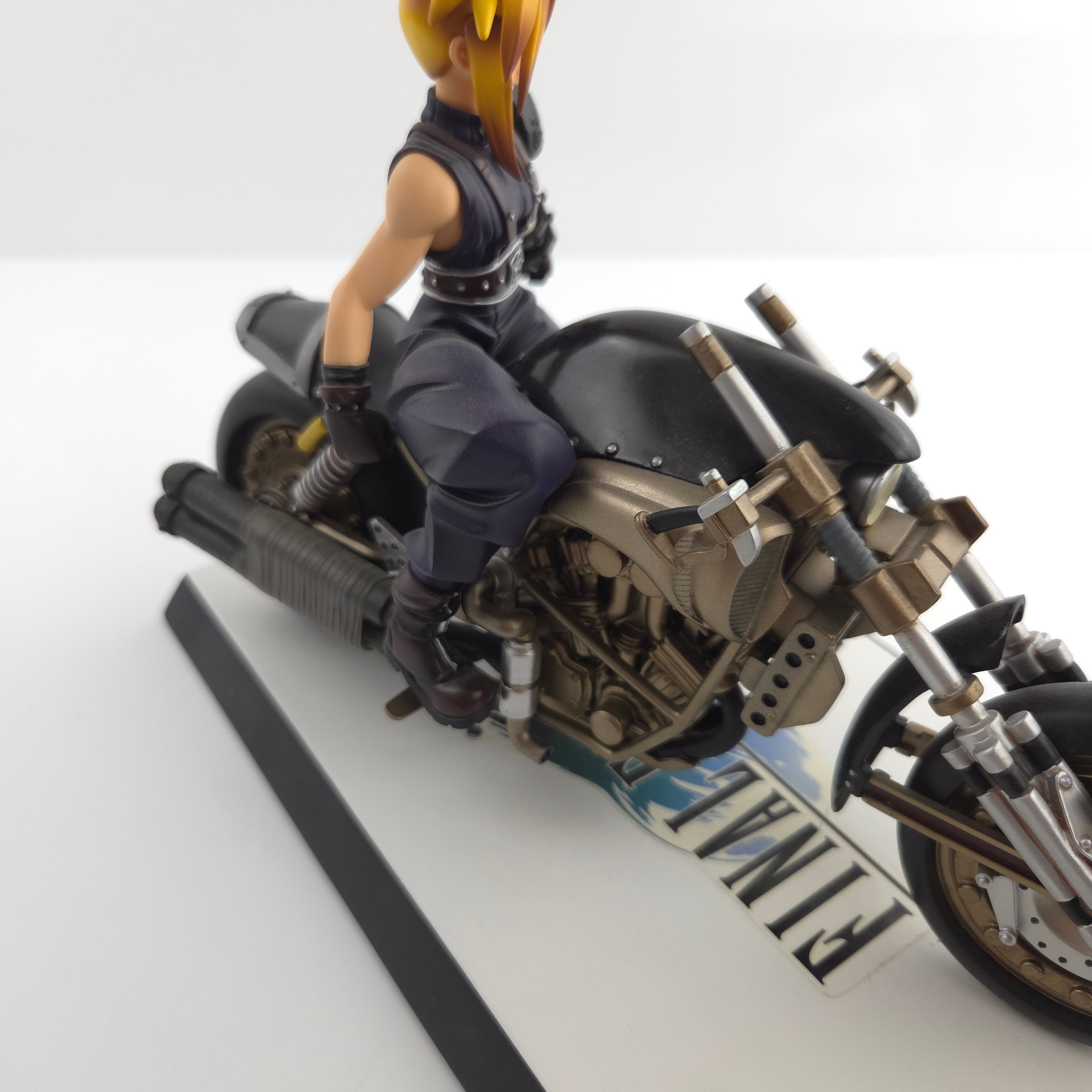 Kotobukiya Final Fantasy vii 1/8 Cloud Strife & Hardy Daytona / Sammel
