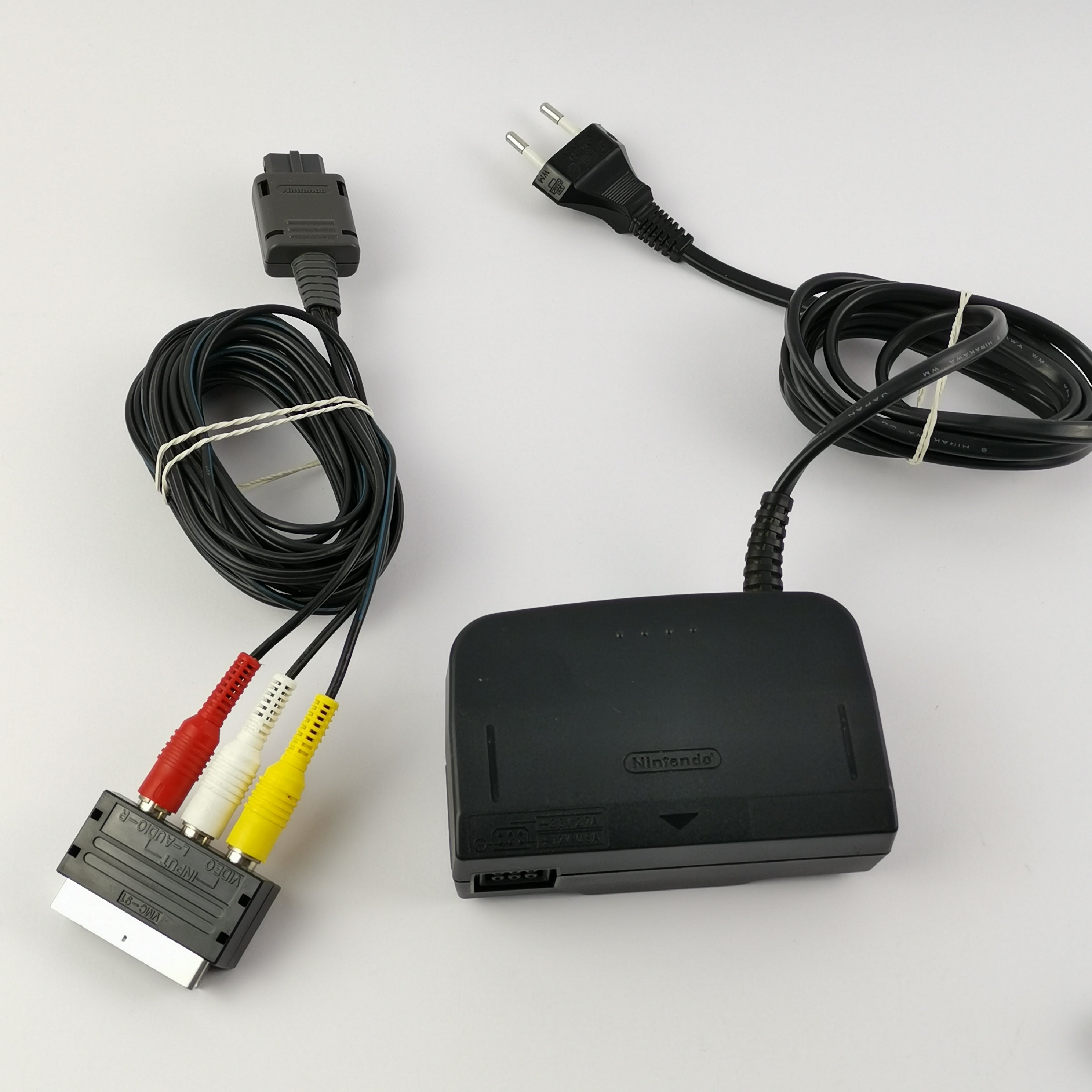 Nintendo 64 Konsole Konvolut mit 2 Controller Sticks N64