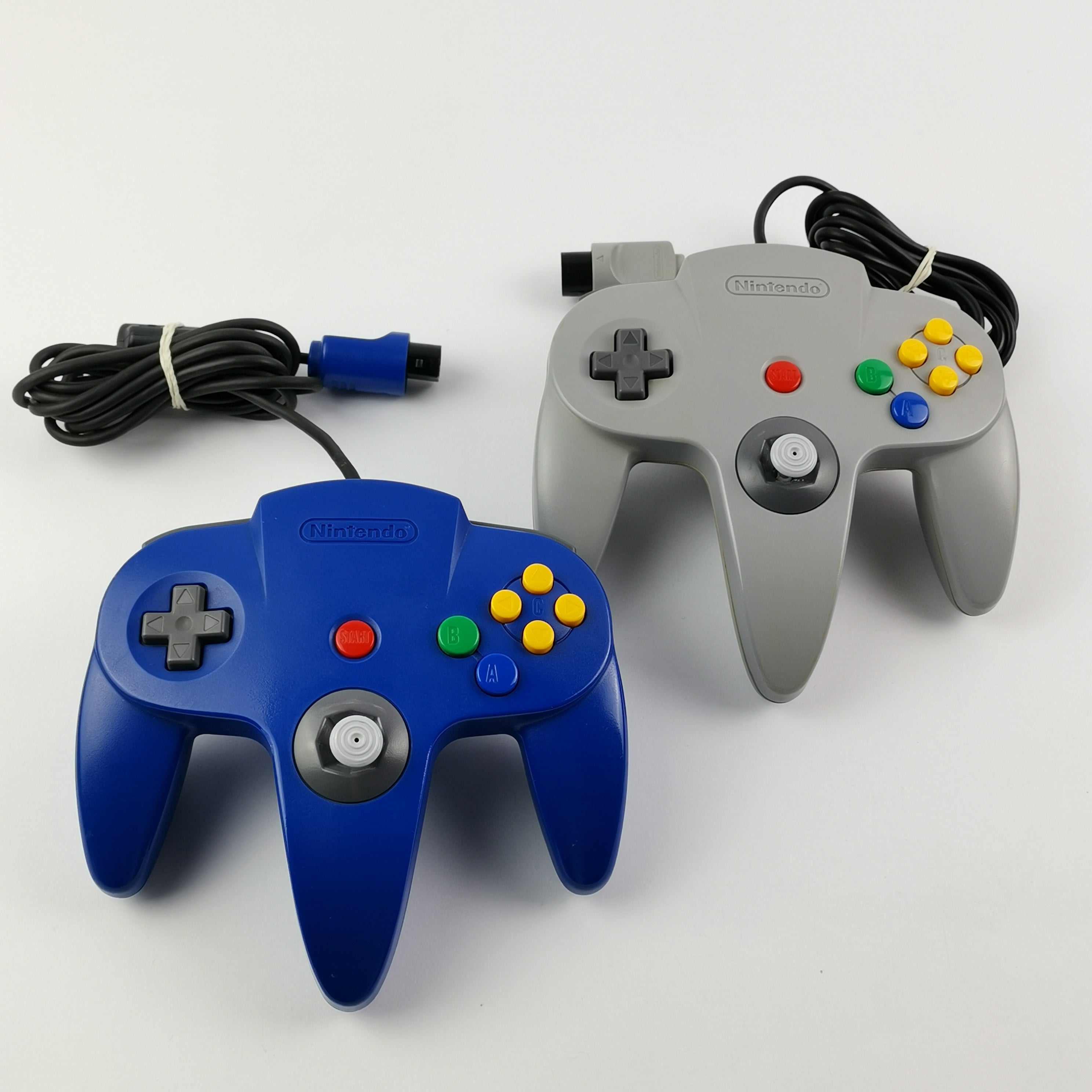 Nintendo 64 Konsole Konvolut mit 2 Controller Sticks N64