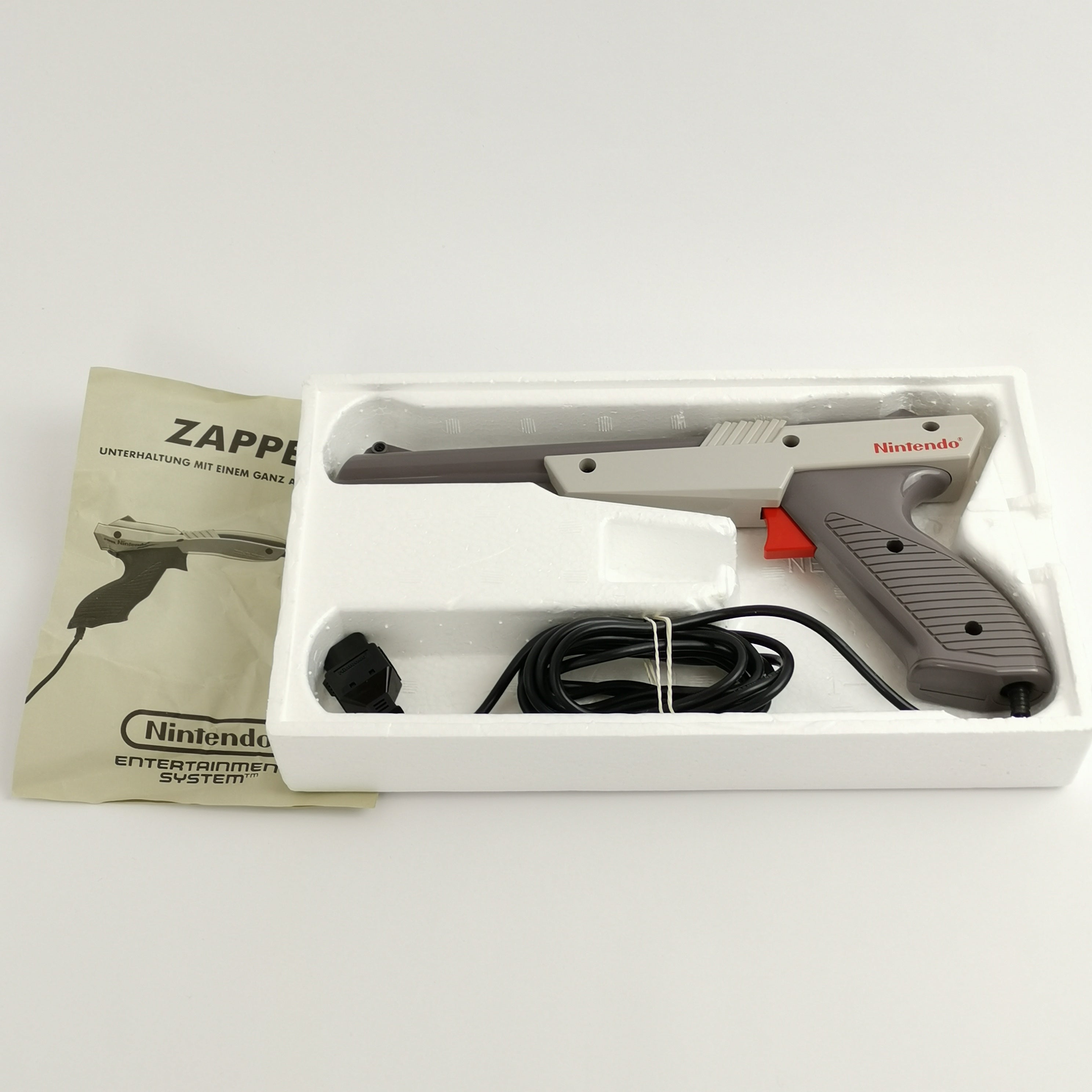 Nintendo Entertainment System Controller Zapper Grau OVP