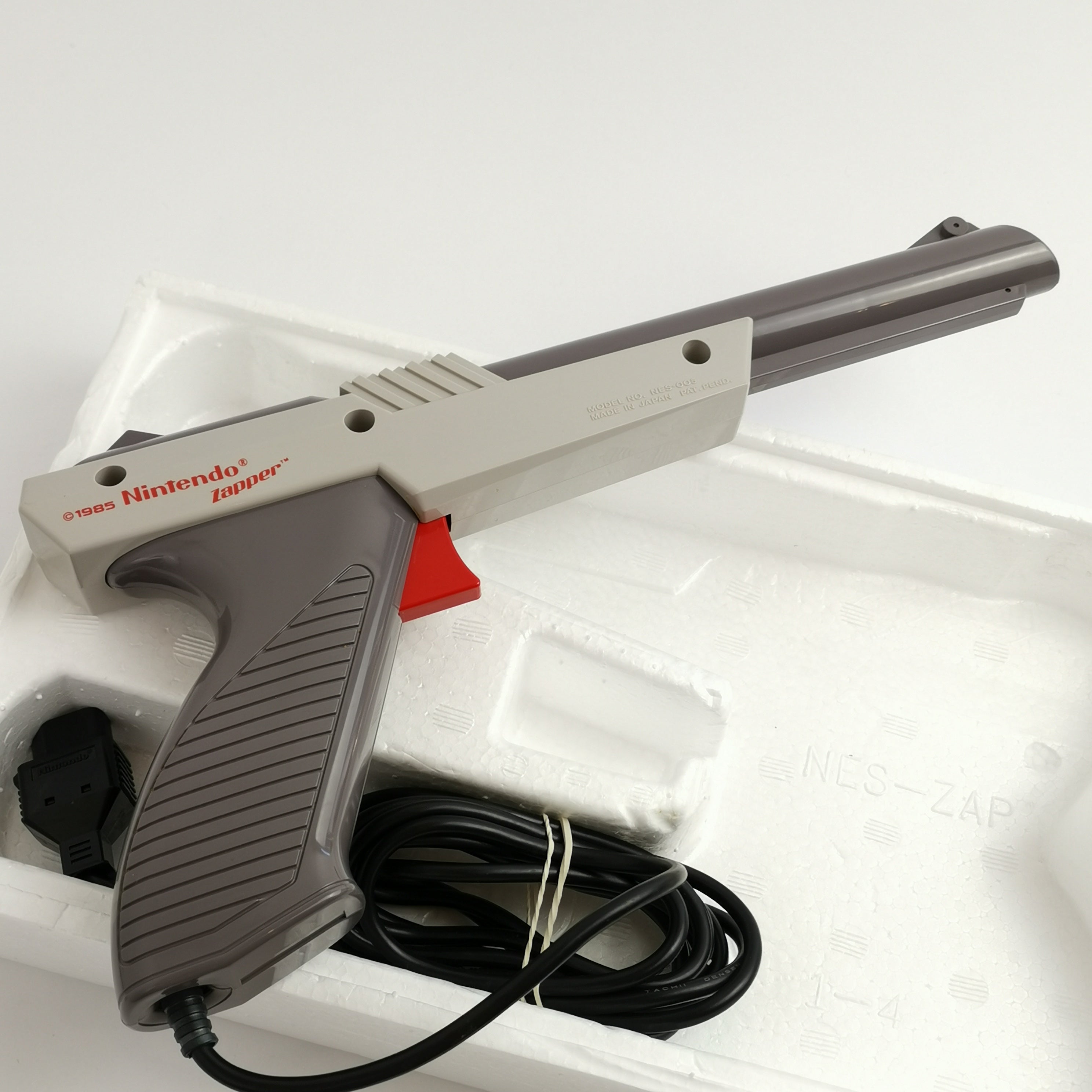 Nintendo Entertainment System Controller Zapper Grau OVP
