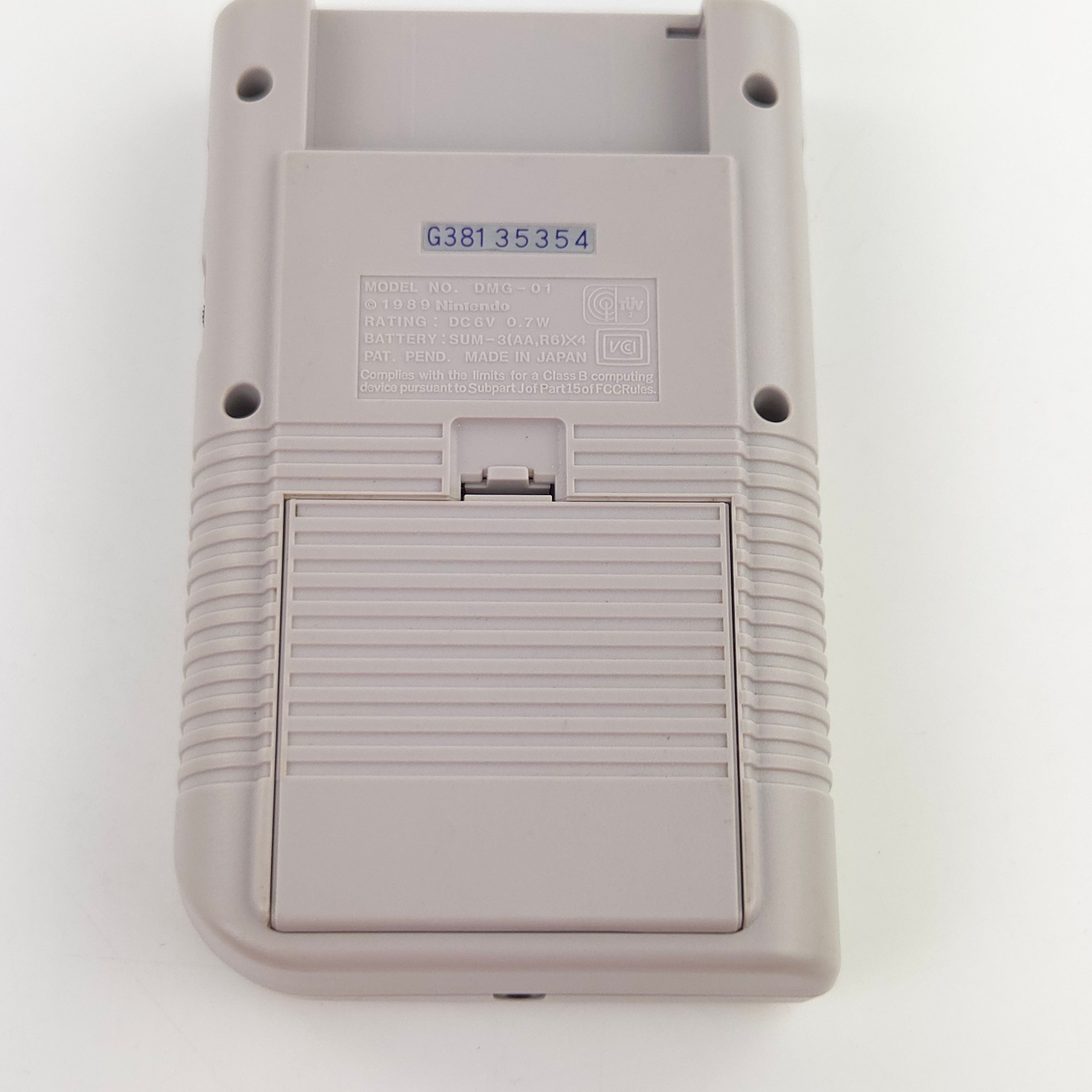 Nintendo Game Boy Konsole vergilbt mit Tetris PAL