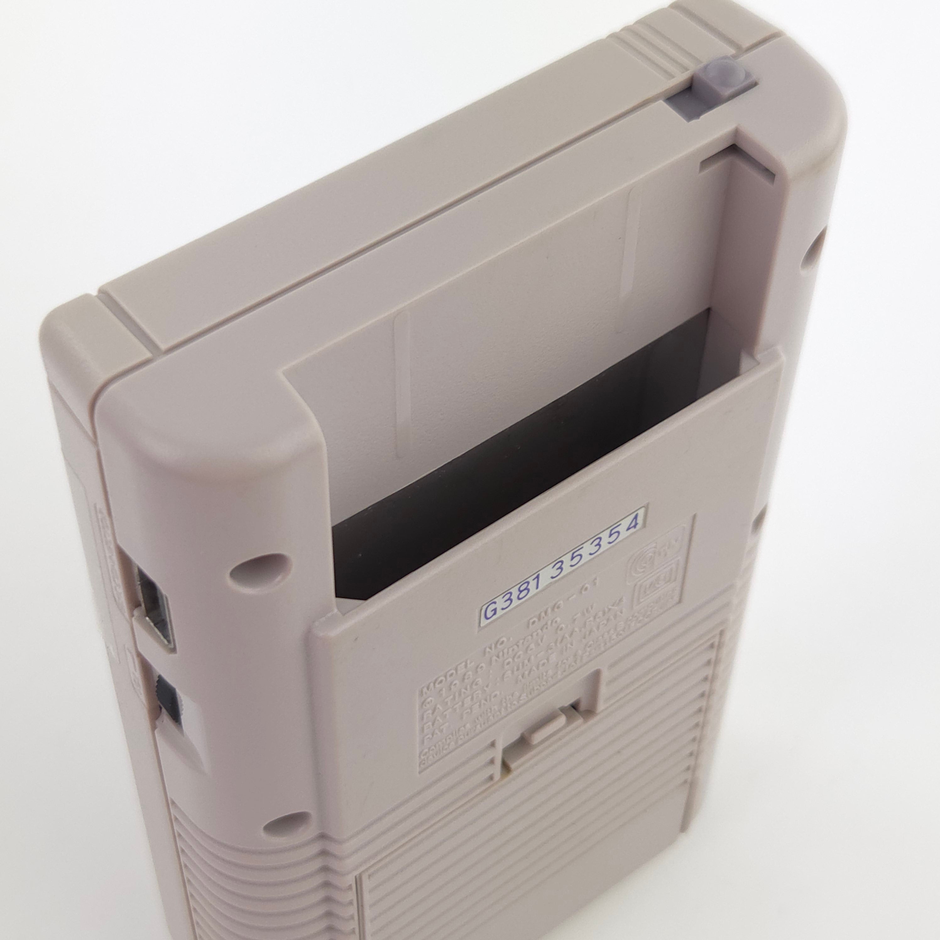 Nintendo Game Boy Konsole vergilbt mit Tetris PAL