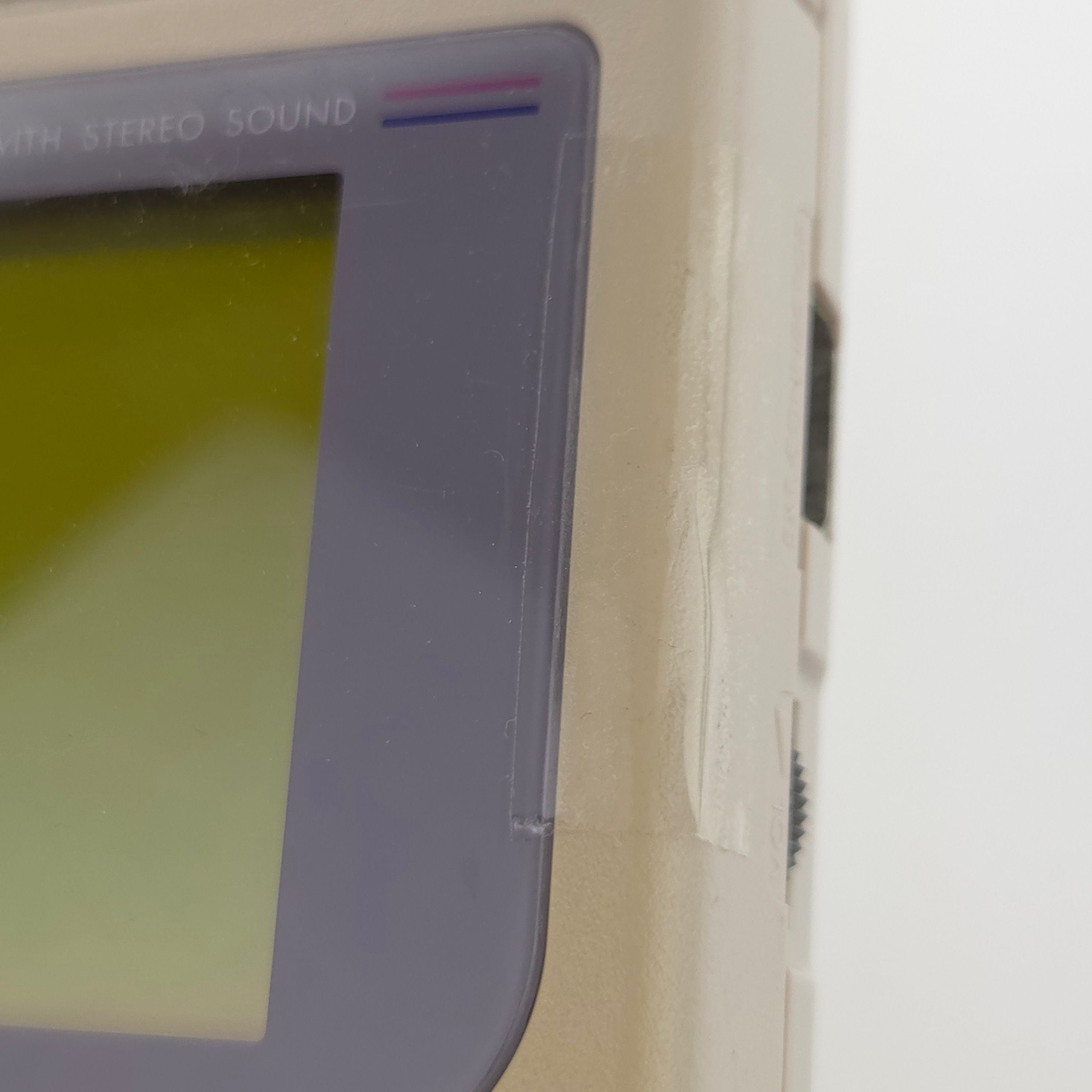 Nintendo Game Boy Konsole vergilbt mit Tetris PAL