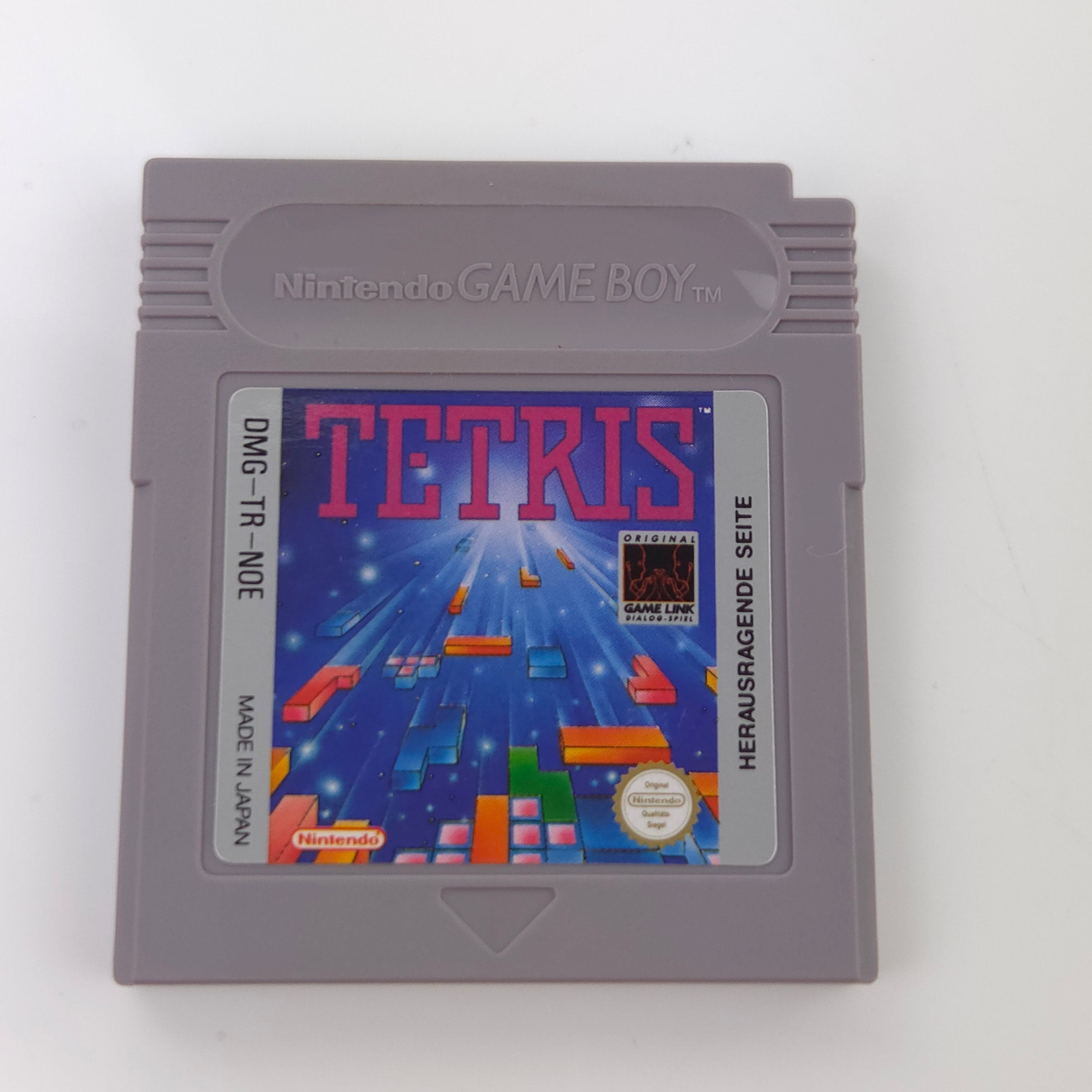 Nintendo Game Boy Konsole vergilbt mit Tetris PAL