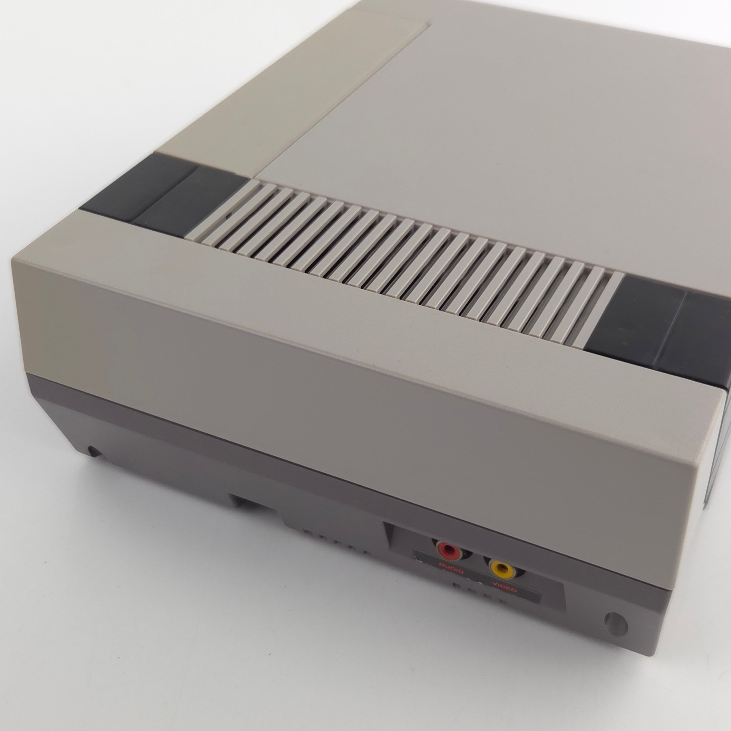 Nintendo NES Konsole Four Player Set mit 4 Controllern PAL