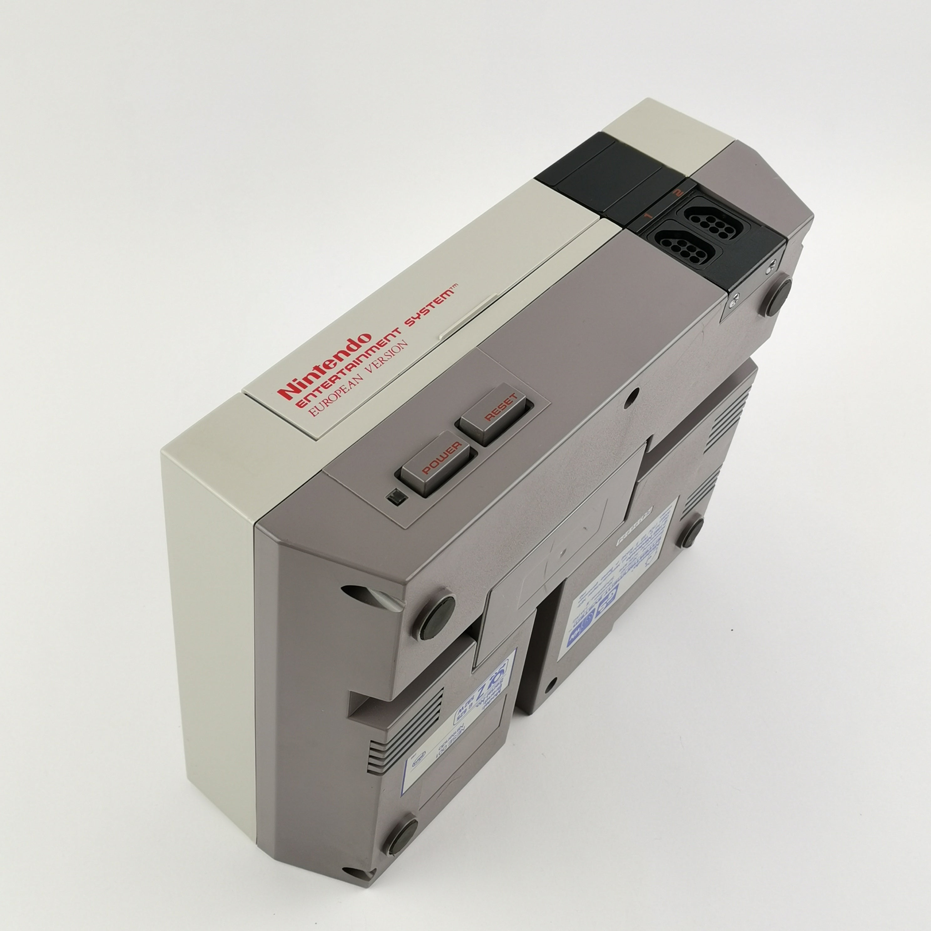 Nintendo NES Konsole mit Four Score Adapter und 4 Controller