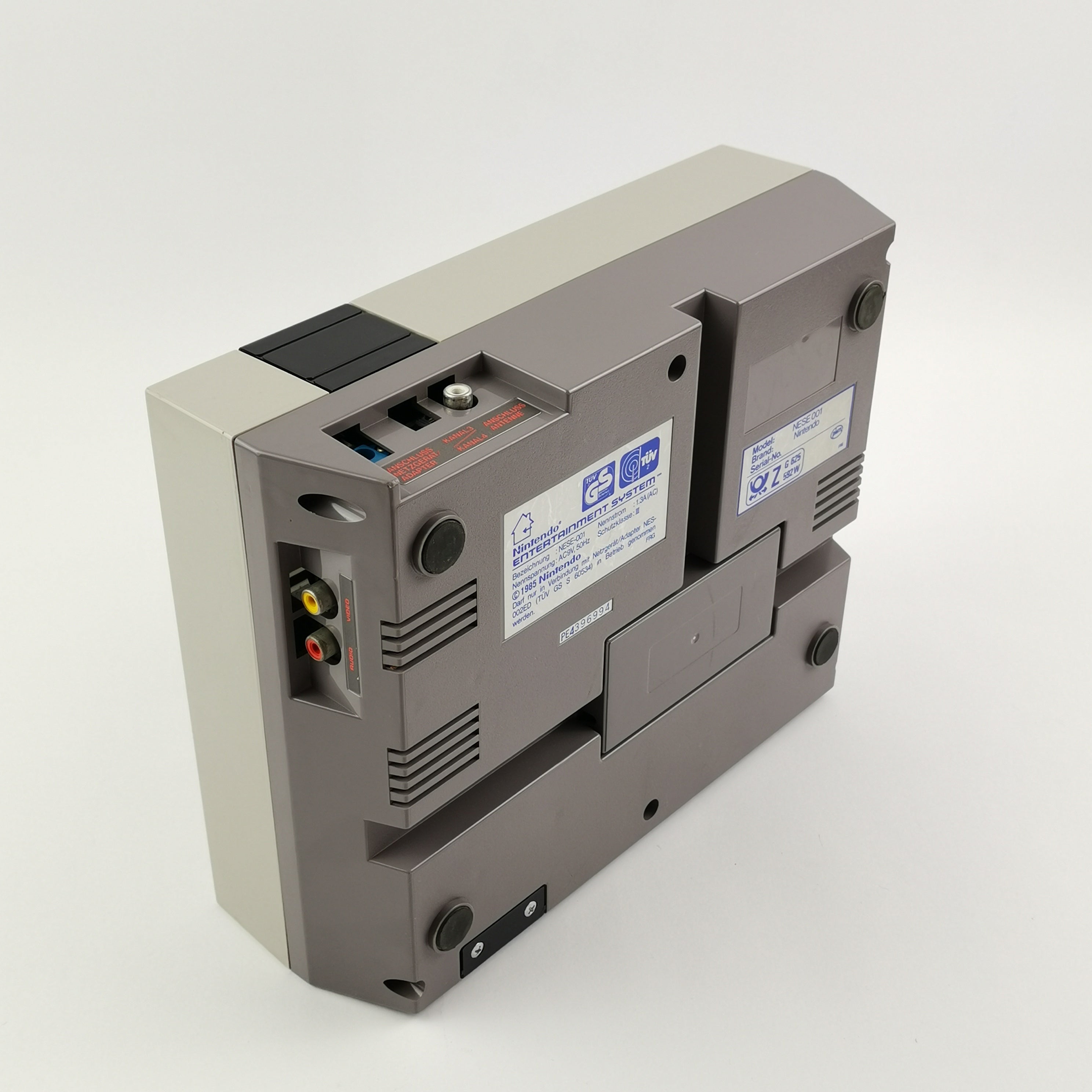 Nintendo NES Konsole mit Four Score Adapter und 4 Controller