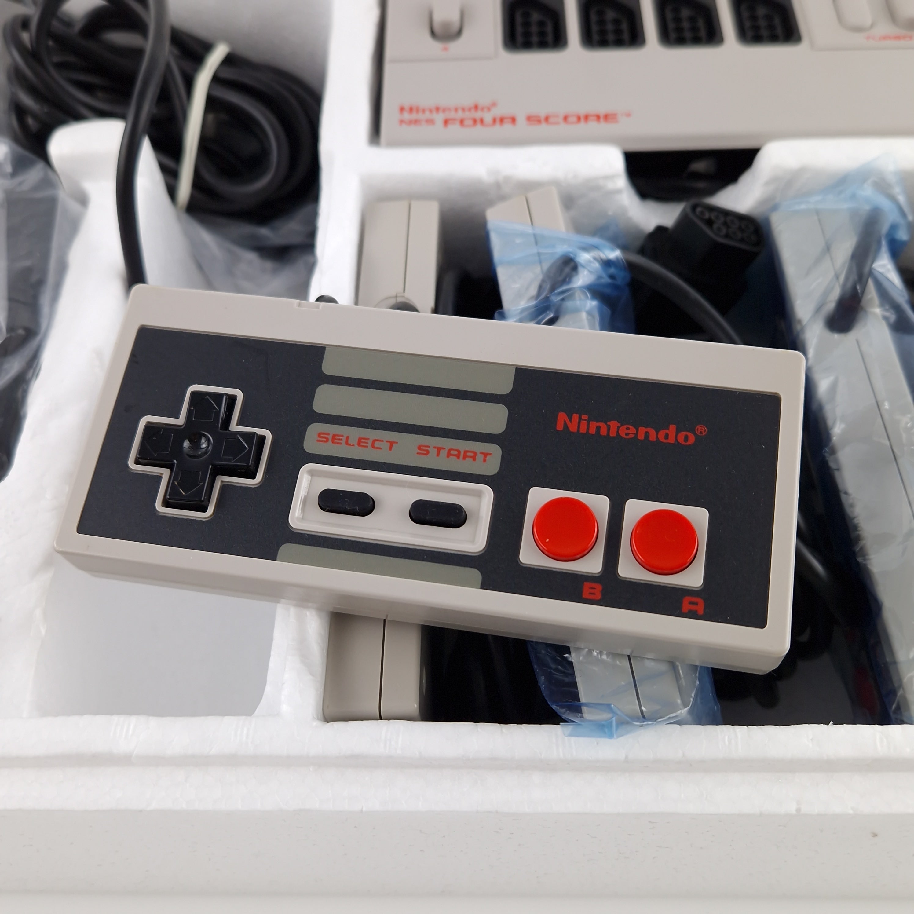 Nintendo NES Konsole Super Set 4 Players Bundle OVP PAL