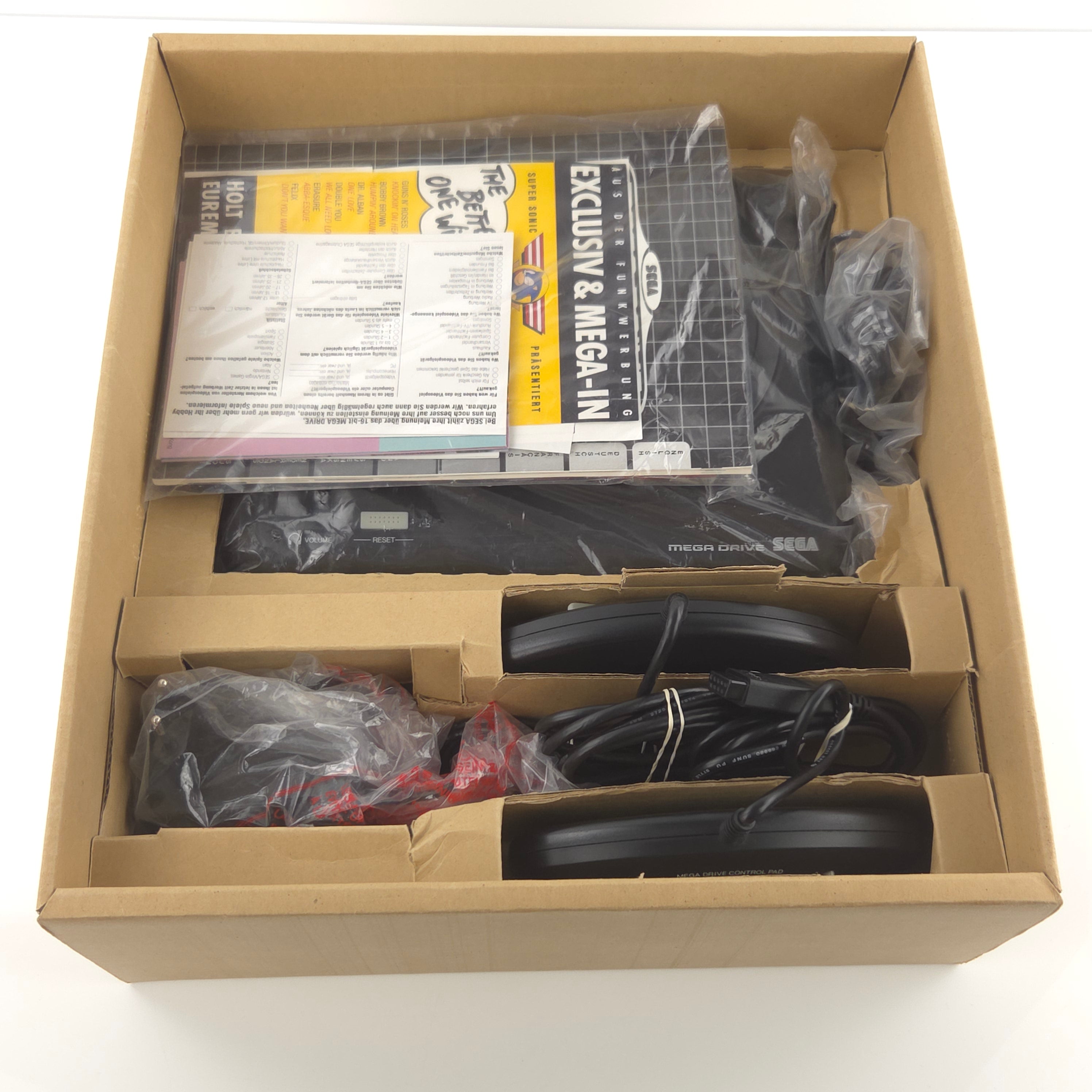 Sega Mega Drive Konsole Sonic Bundle OVP PAL Ohne Spiel
