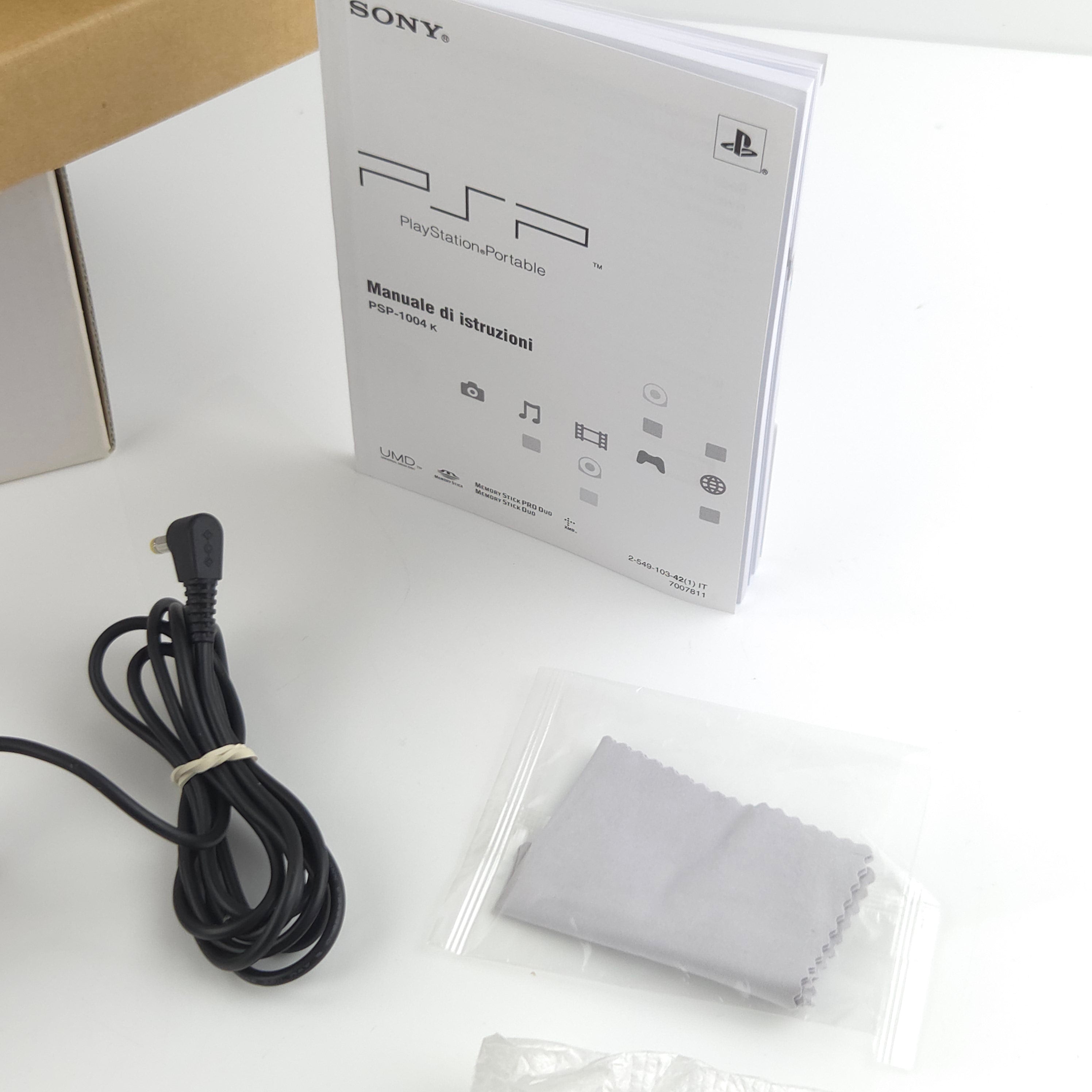 Playstation Portable Konsole Value Pack OVP Ladekabel