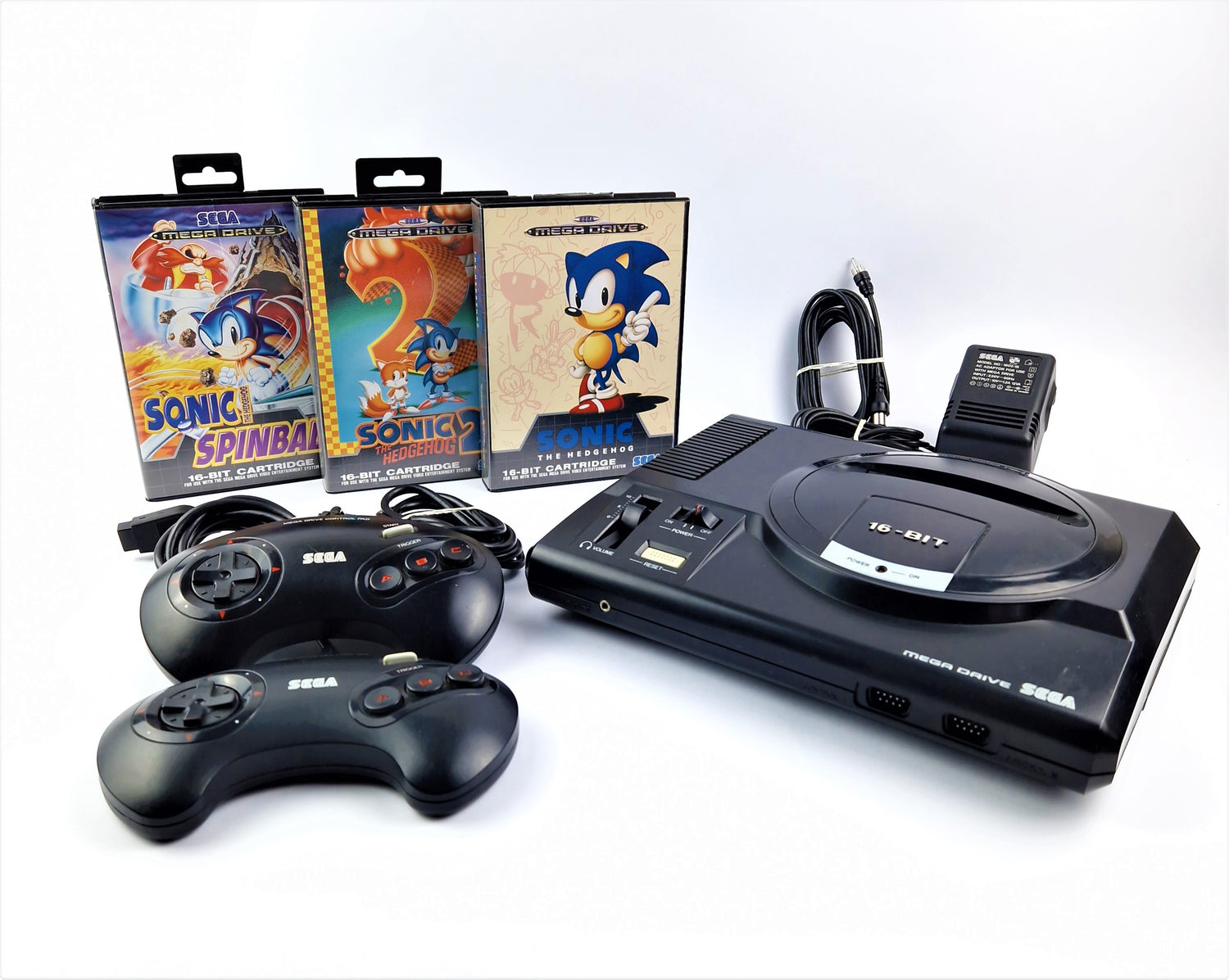 Sega Mega Drive I Konsole mit 2 Controller, Sonic The Hedgehog 1  2 Spinball