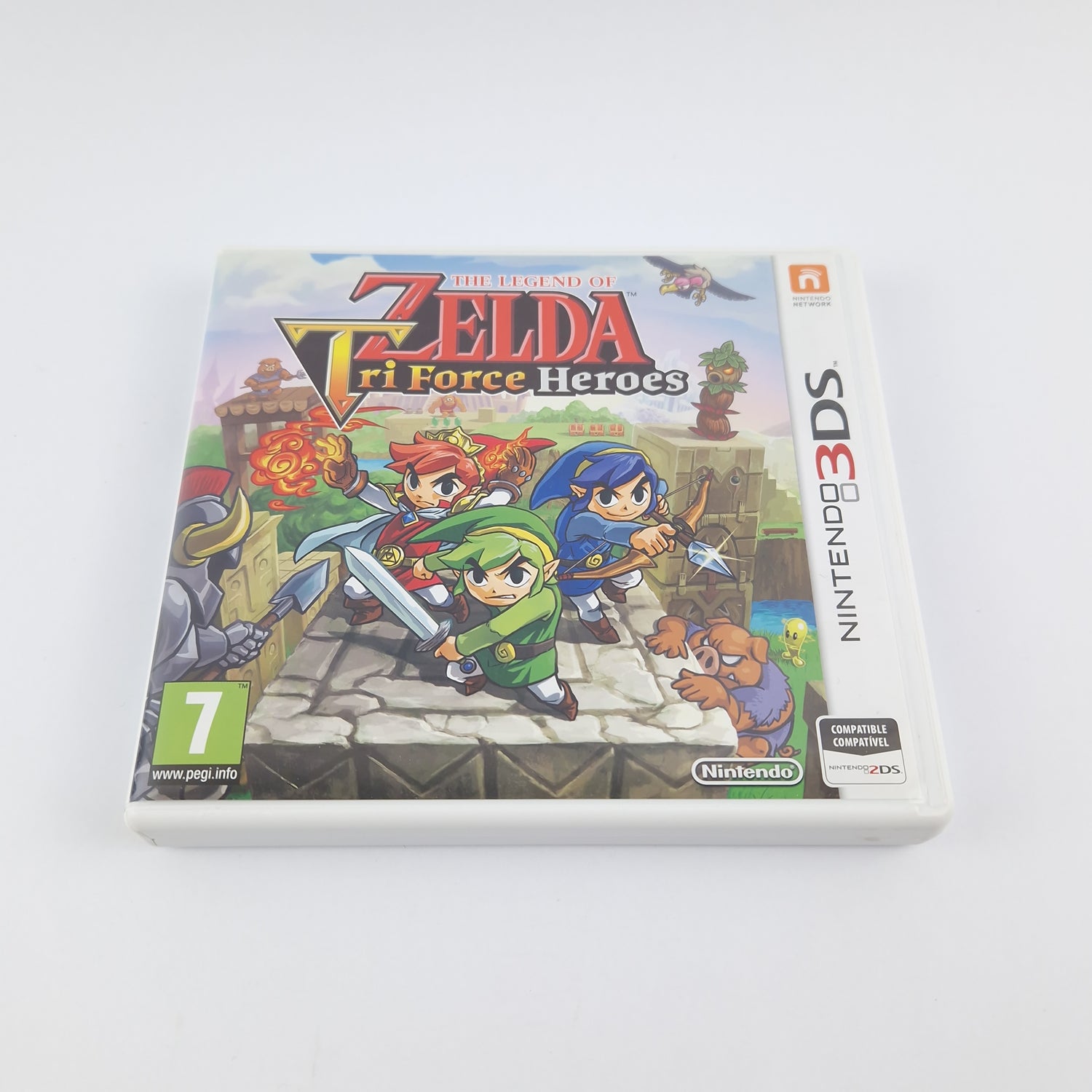 Nintendo 3DS game: Zelda Triforce heroes + Prima official game guide