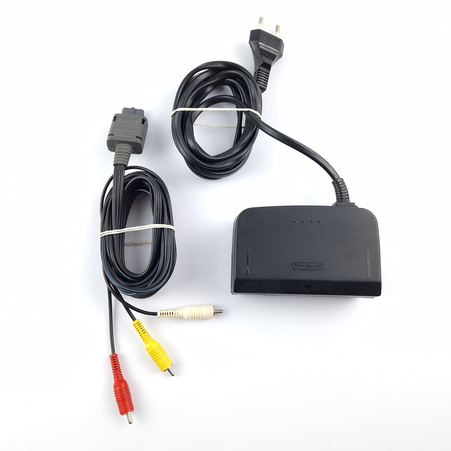 Nintendo 64 Konsole mit 2 originalen Controllern und Anschlusskabel - N64 PAL