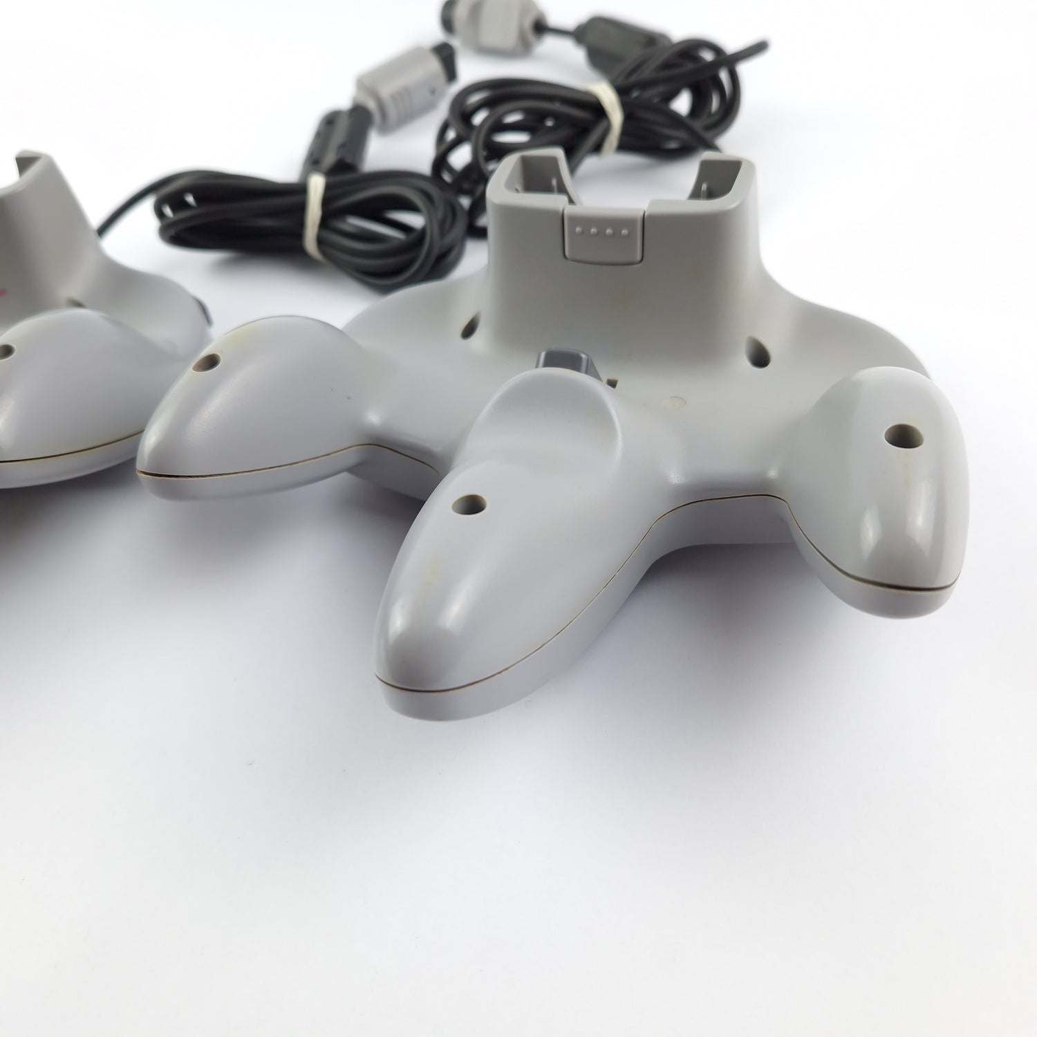 Nintendo 64 Konsole mit 2 originalen Controllern und Anschlusskabel - N64 PAL