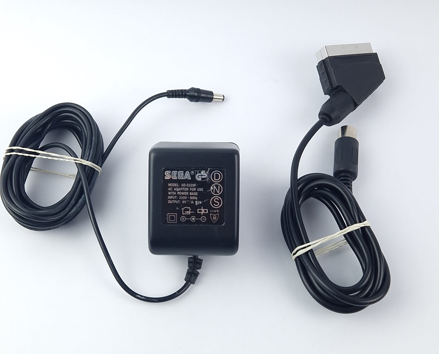 Sega Master System Power Base Konsole mit 2 Controllern, Action Fighter & Kabel