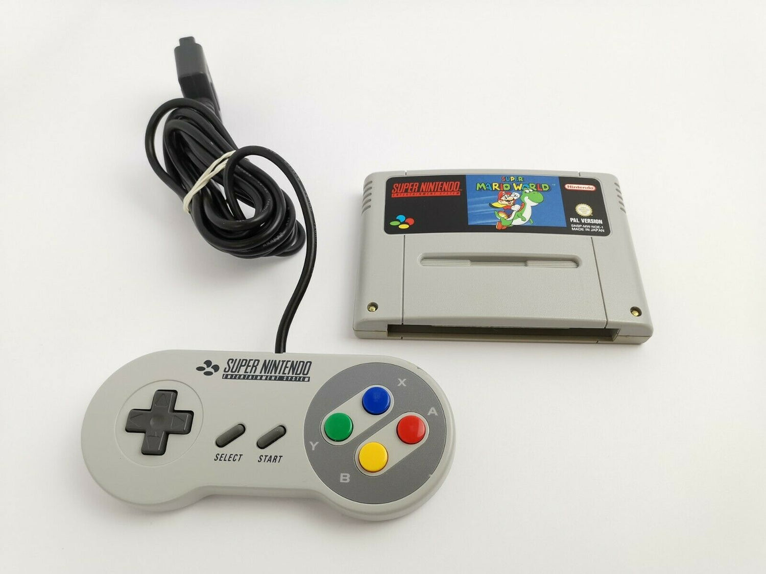 Super Nintendo SNES console, 1 controller, Super Mario World & connection cable