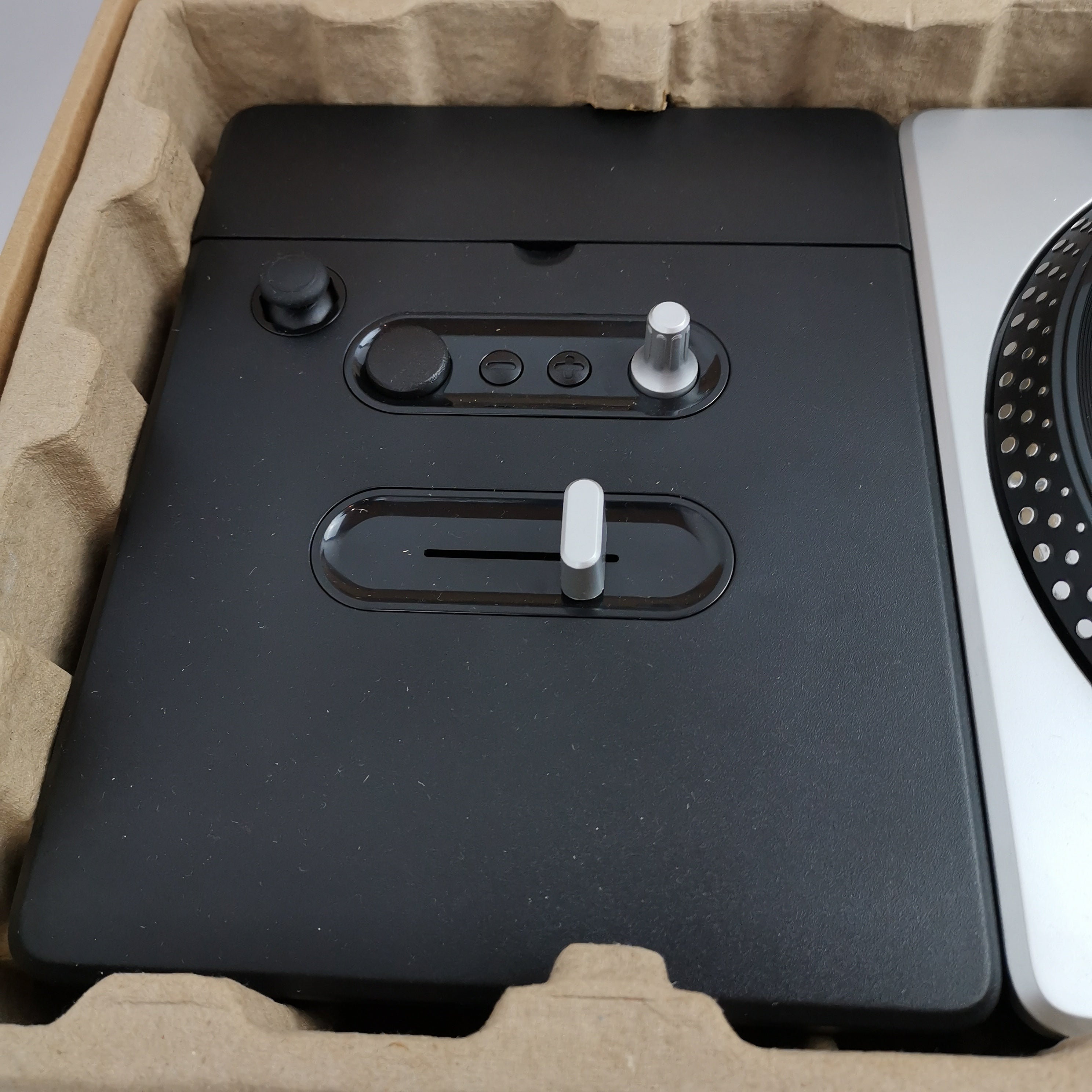 Nintendo Wii Spiel " DJ Hero includes Turntable Kit " NEU NEW SEALED OVP