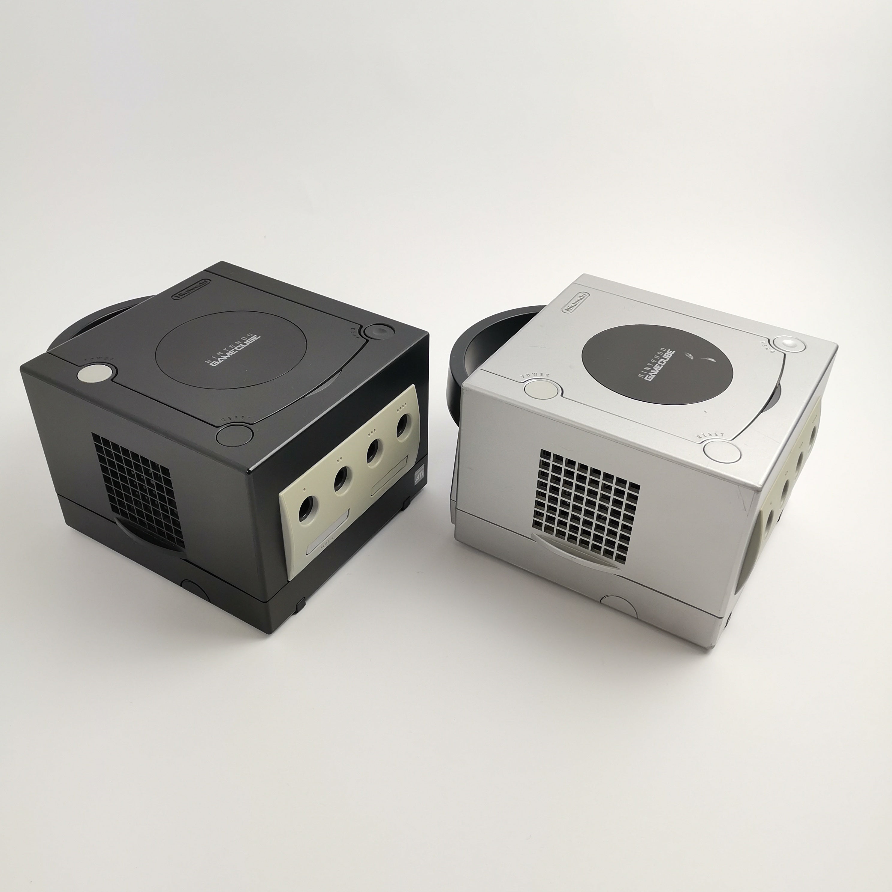 Nintendo Gamecube Konsolen Bundle : 2 Konsolen Schwarz und Silber mit Zubehör