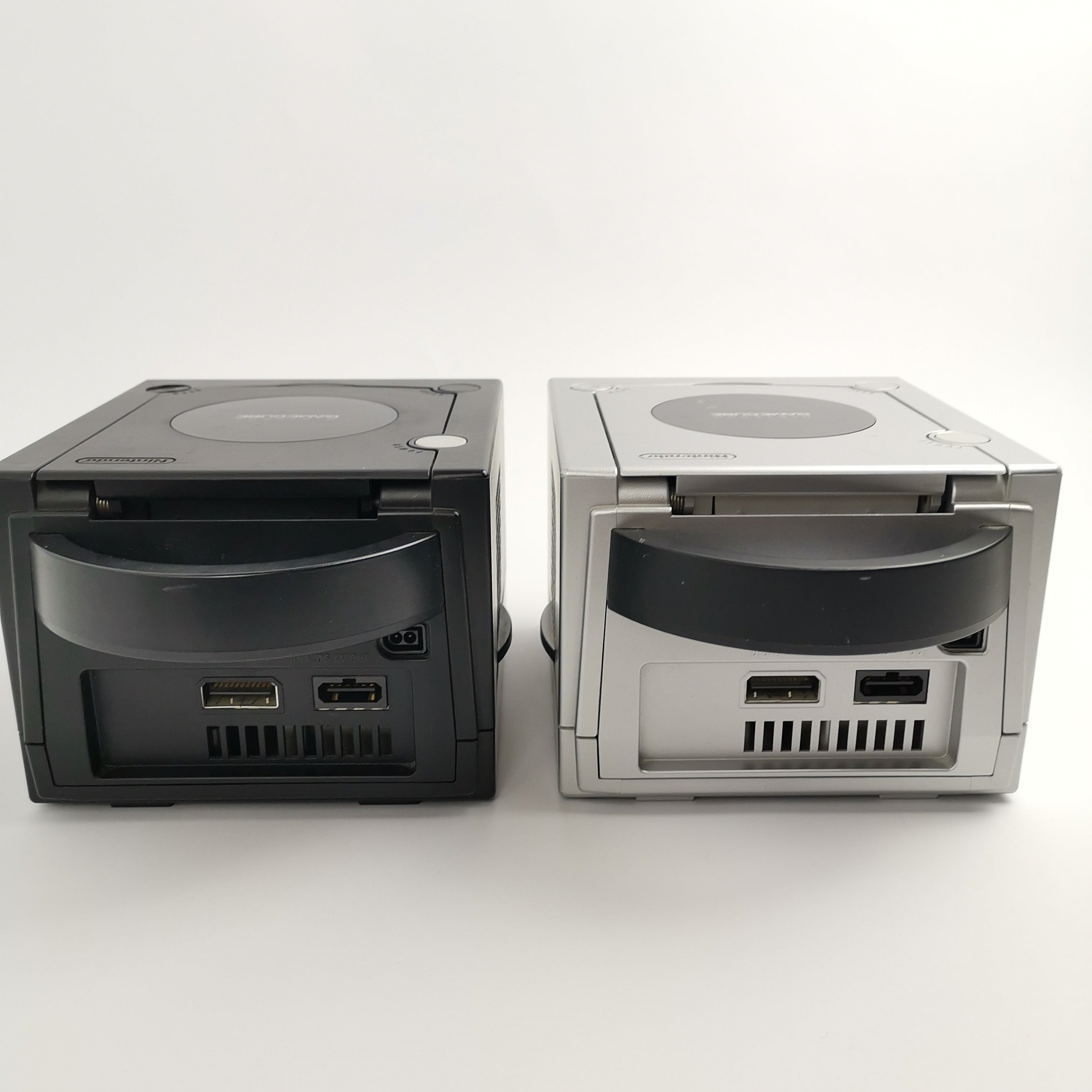Nintendo Gamecube Konsolen Bundle : 2 Konsolen Schwarz und Silber mit Zubehör