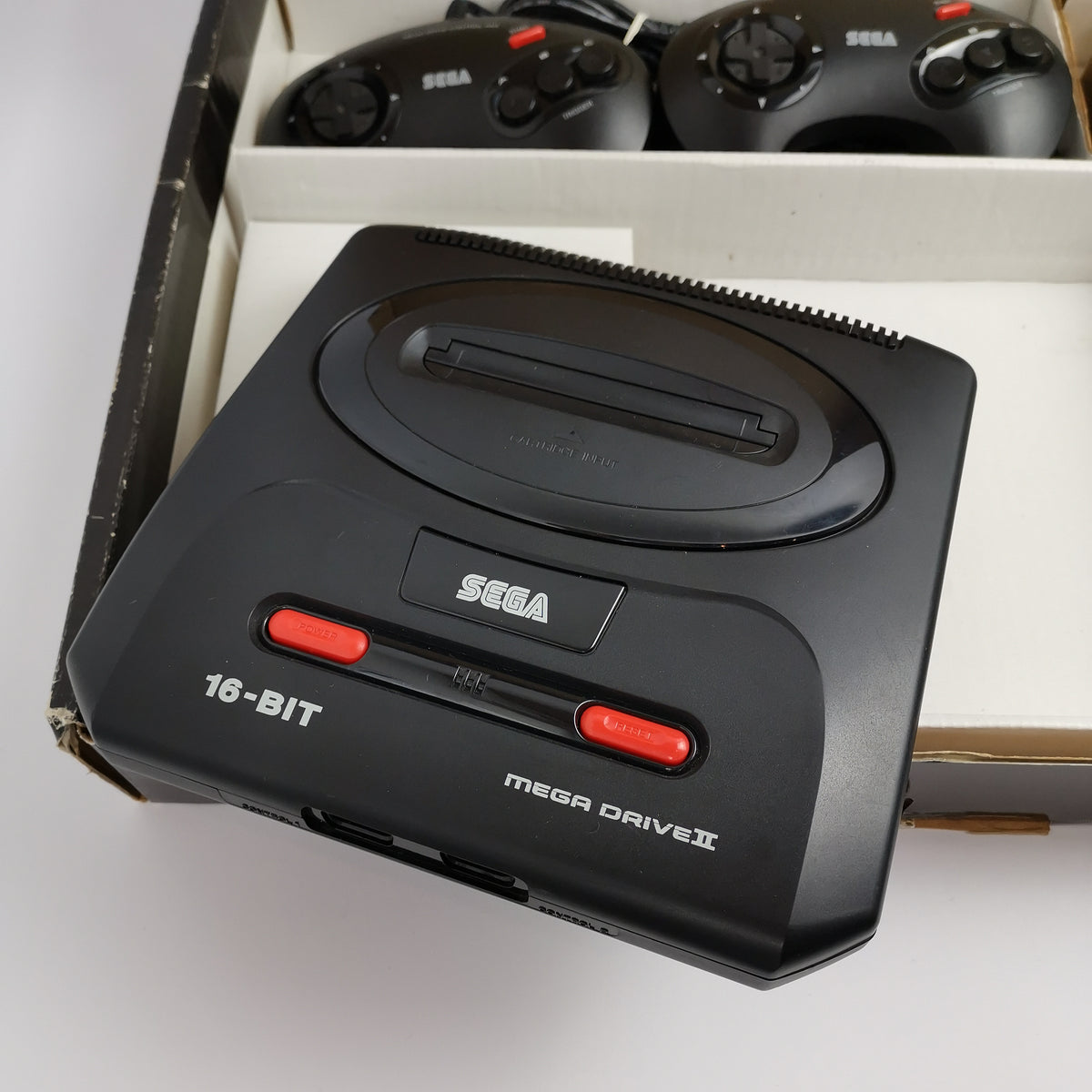Sega Mega Drive Console: Mega Drive II 2 Six Pack | PAL Sega Mega Drive Console: Mega Drive II 2 Six Pack | PAL