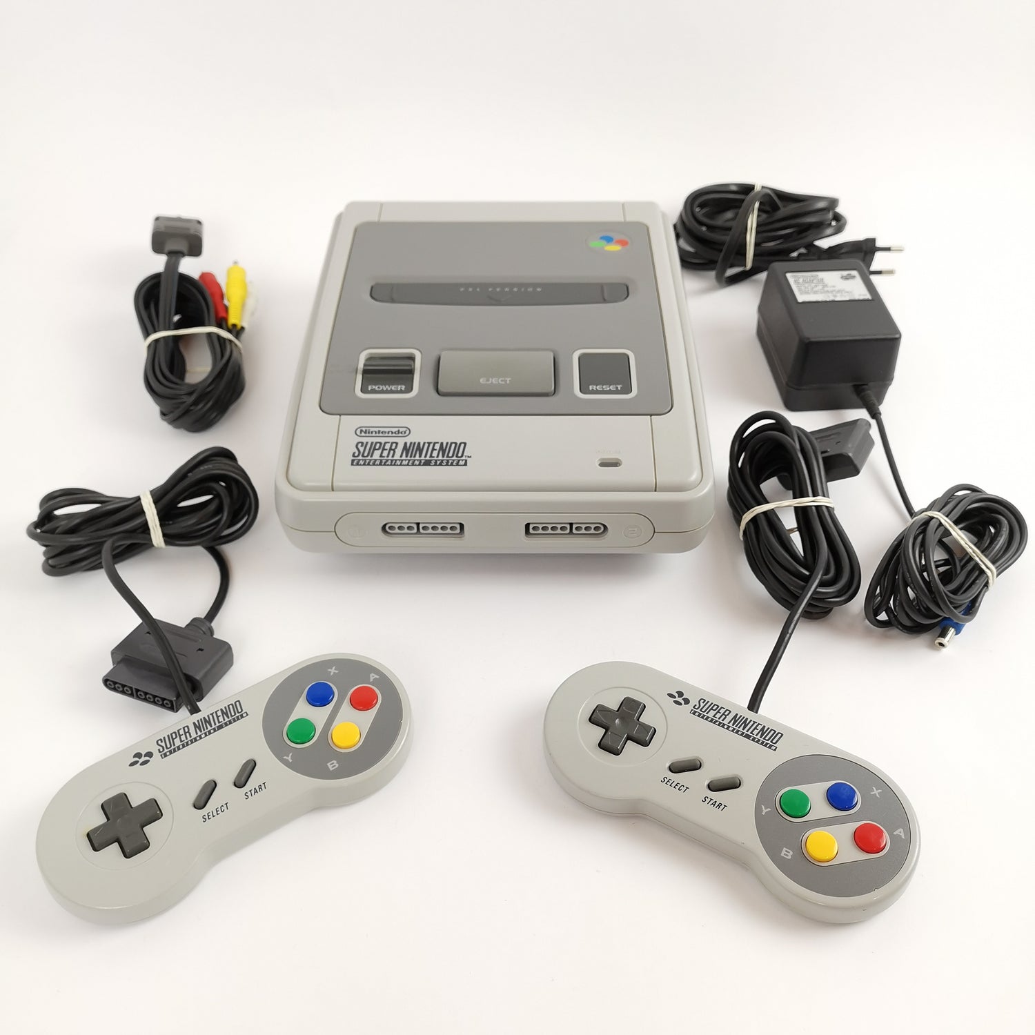 Super Nintendo Konsole : 2 Controller u. Anschlusskabel | SNES - PAL Console