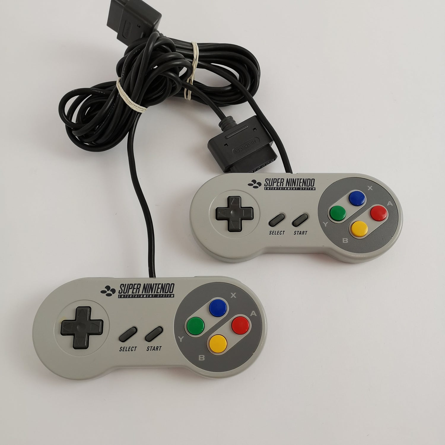 Super Nintendo Konsole : 2 Controller u. Anschlusskabel | SNES - PAL Console