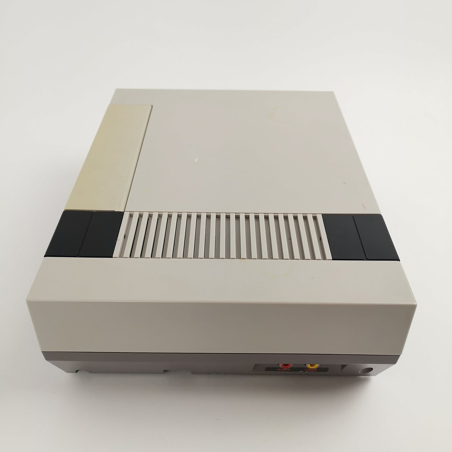 Nintendo Entertainment System Console: NES 2 Controller & Cable | PAL FRG