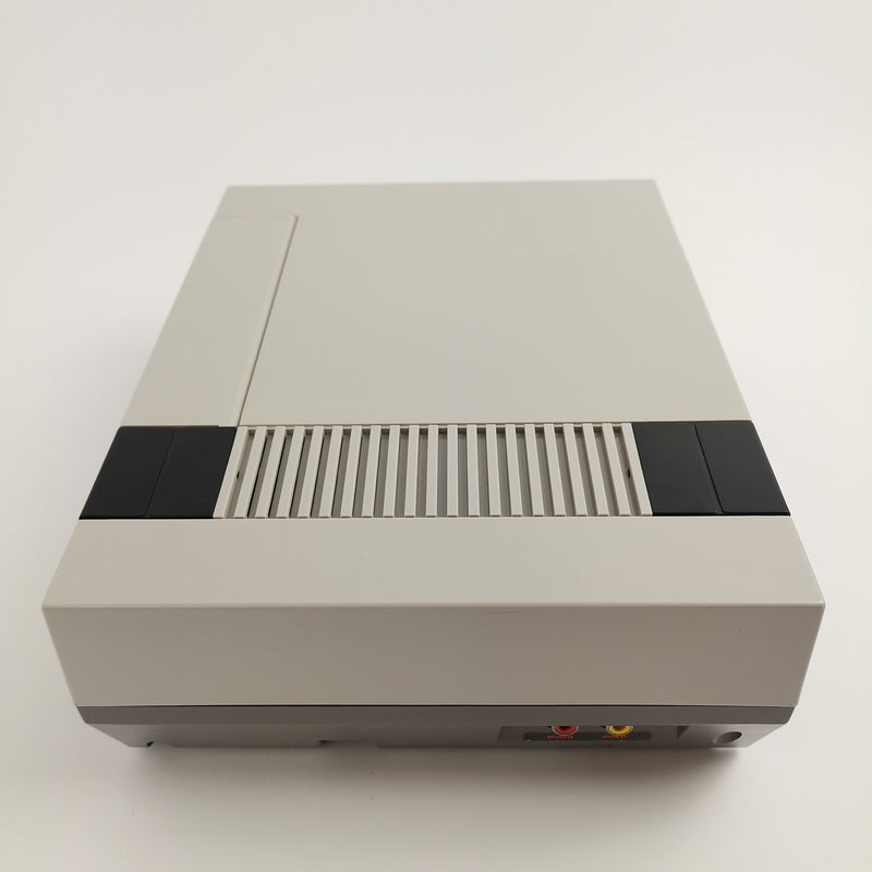Nintendo Entertainment System Console: NES 2 Controller &amp; 2 Games | PAL NOE