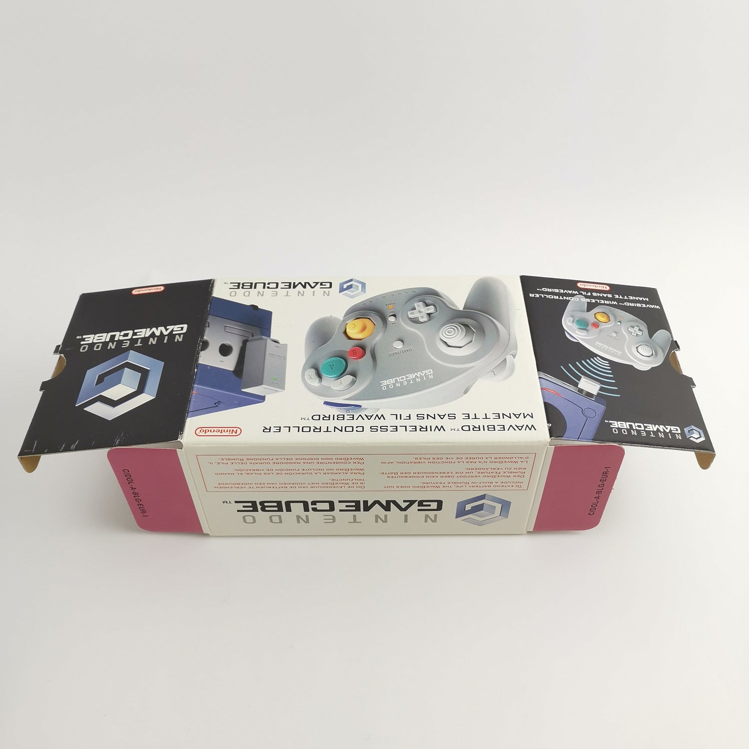 Nintendo Gamecube wireless controller: Wavebird gamepad with receiver in original packaging
