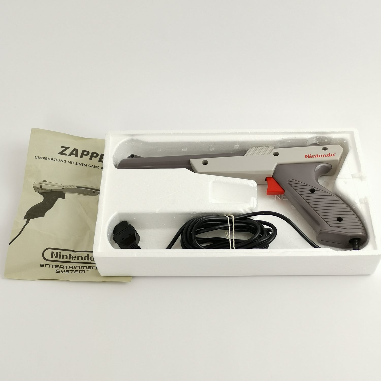 Nintendo Entertainment System Controller : Zapper Grau in OVP | NES Gun Gamepad