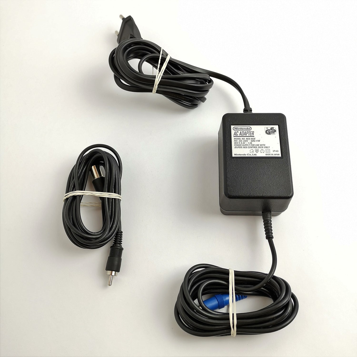 Super Nintendo / NES Zubehör Artikel : Original AC Adapter + TV Kabel | SNES PAL