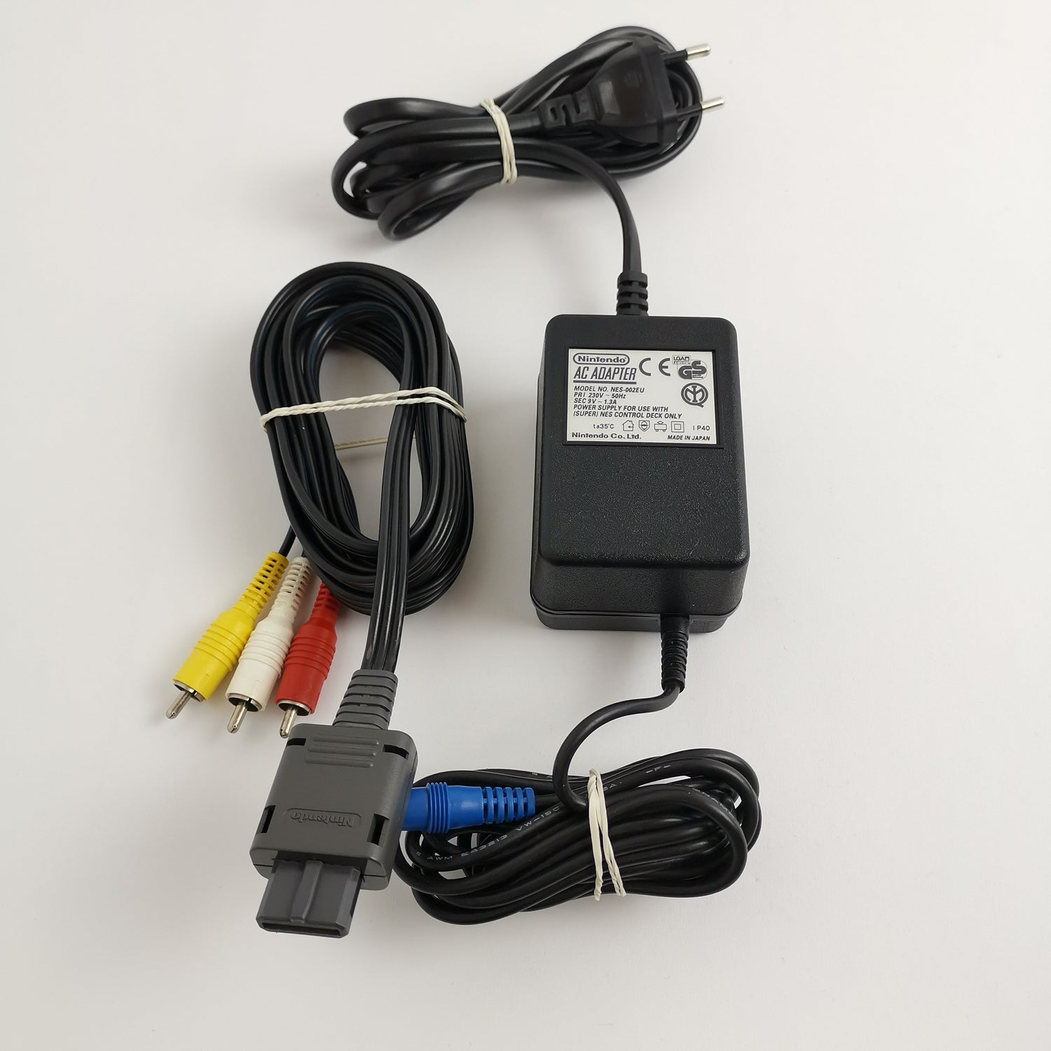 Super Nintendo Konsole : 1 Controller, 3 Spiele, Game Boy Adapter u. Kabel SNES